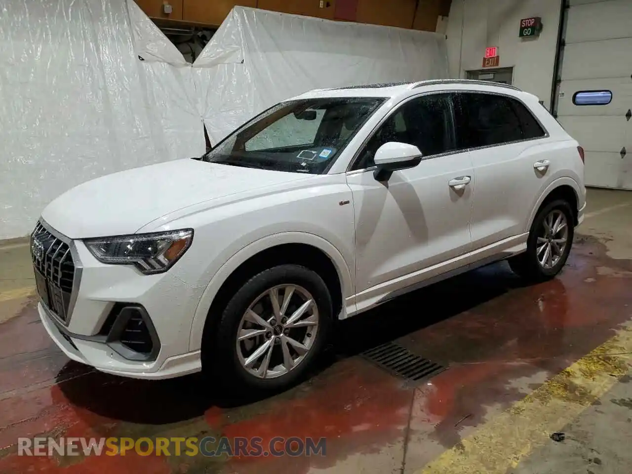 1 Photograph of a damaged car WA1DECF33P1107239 AUDI Q3 2023