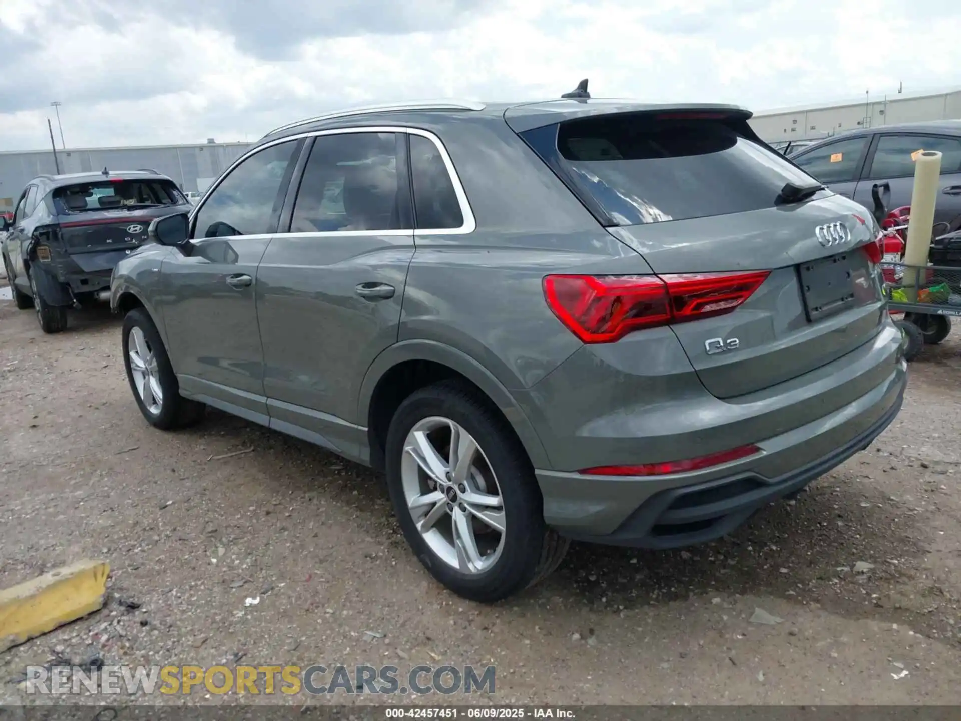 3 Photograph of a damaged car WA1DECF34P1104737 AUDI Q3 2023