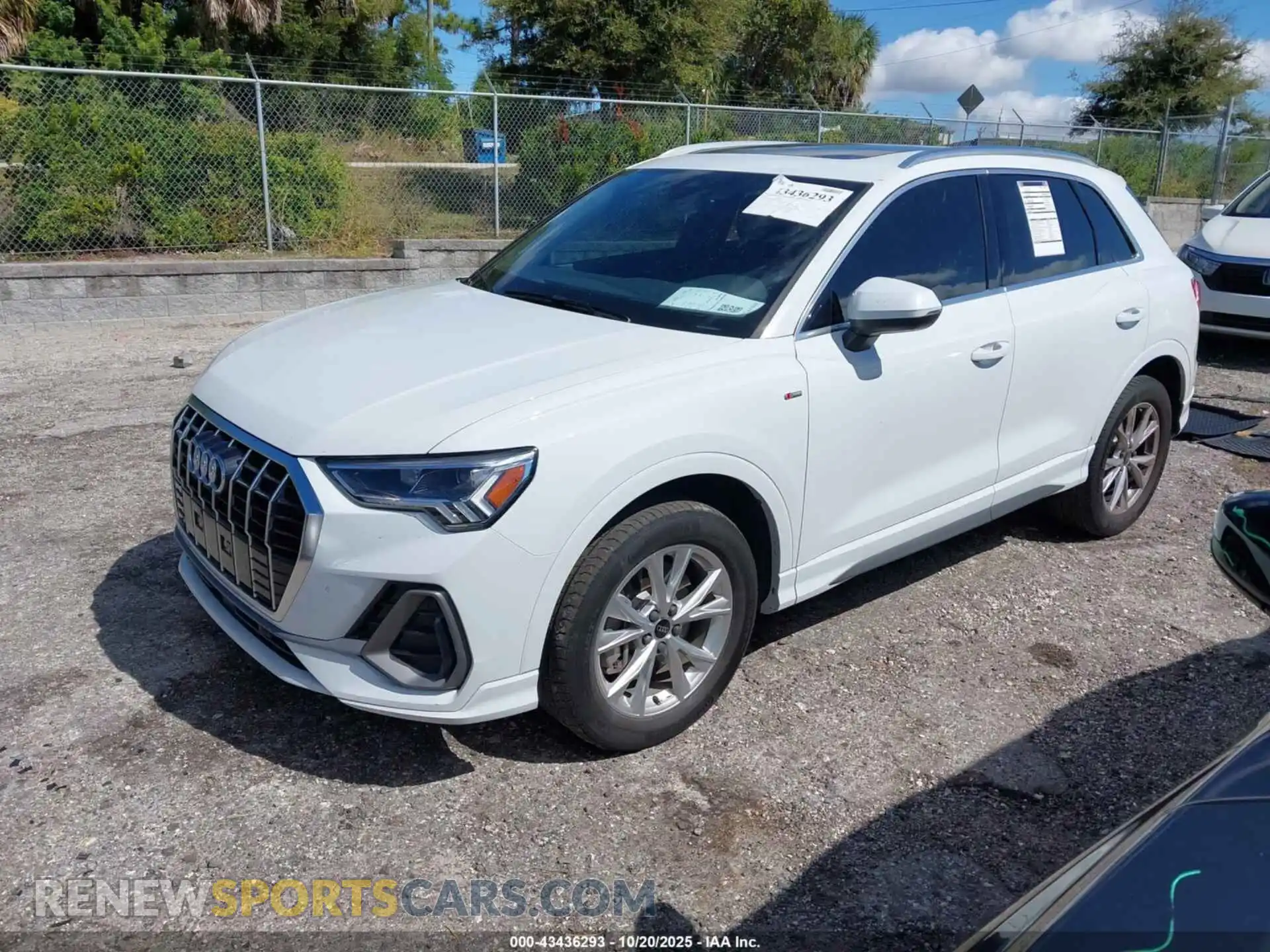 2 fotografías del automóvil dañado WA1EECF3XP1028980 AUDI Q3 2023