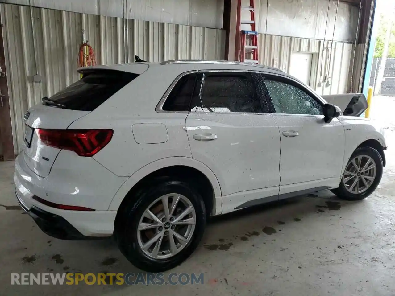 3 Photograph of a damaged car WA1DECF30R1096767 AUDI Q3 2024