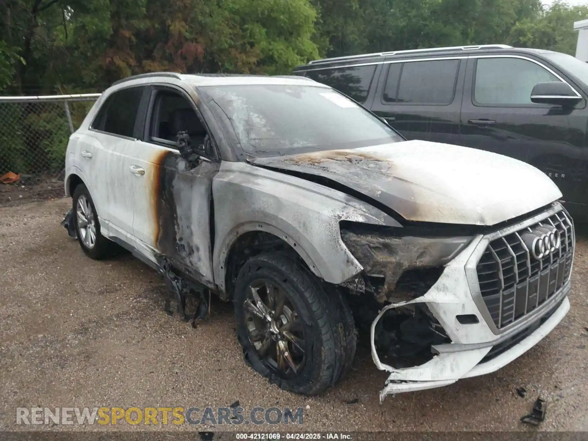 1 Photograph of a damaged car WA1DECF38R1052726 AUDI Q3 2024