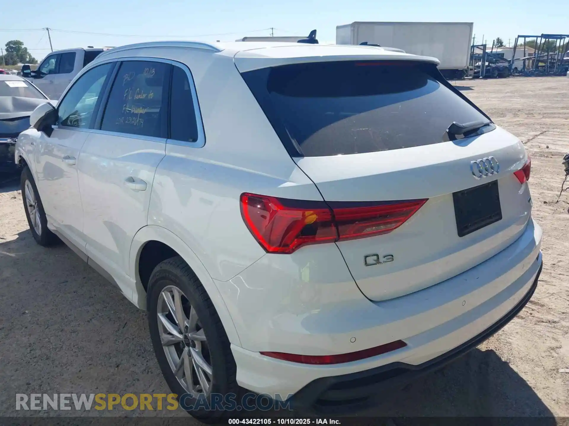 3 Photograph of a damaged car WA1DECF38R1095771 AUDI Q3 2024