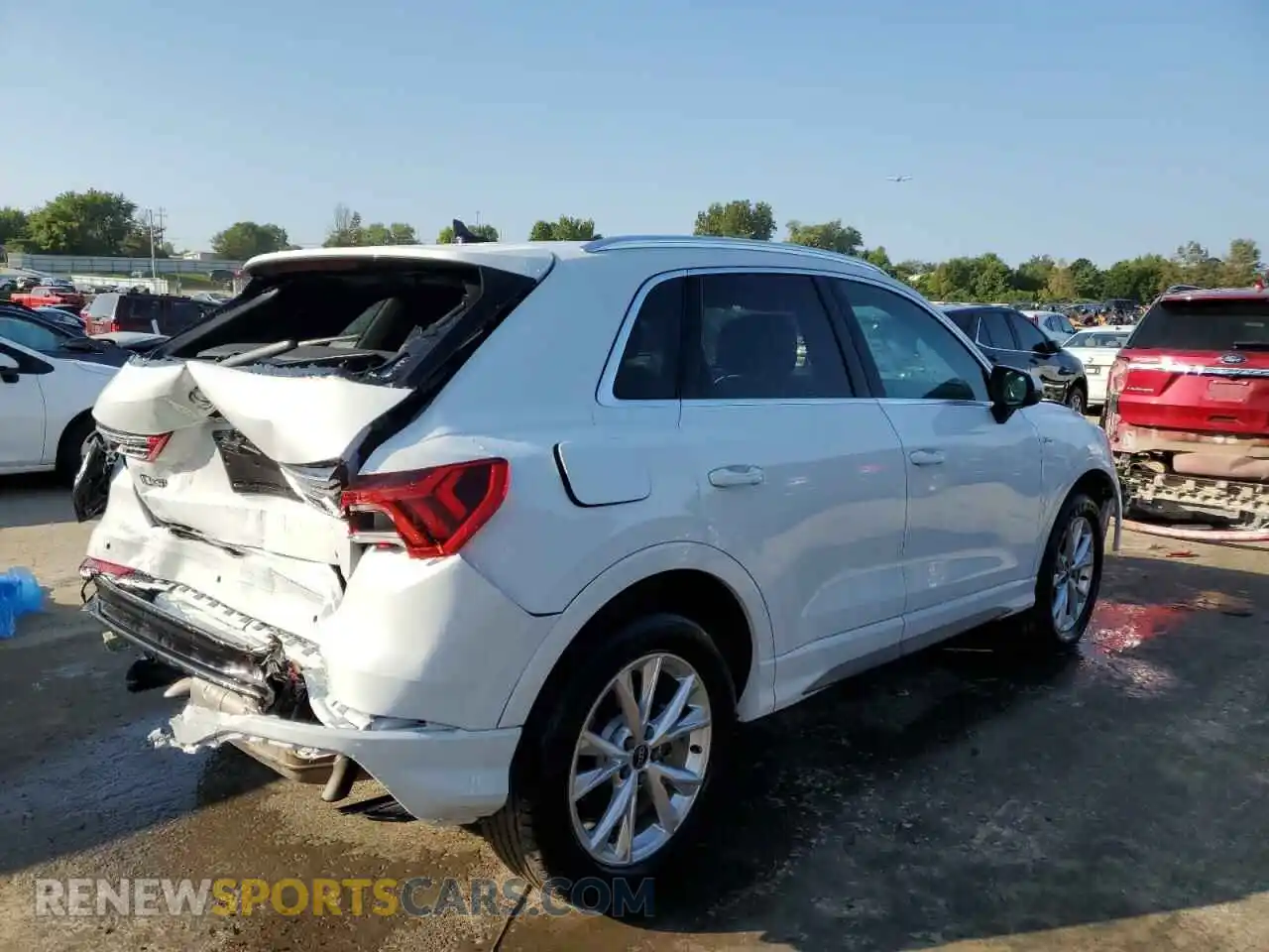3 Photograph of a damaged car WA1DECF39R1028256 AUDI Q3 2024