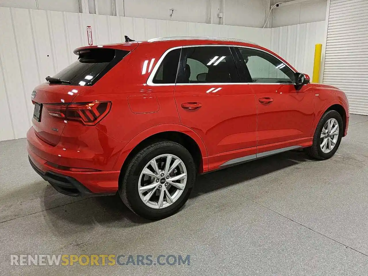 3 Photograph of a damaged car WA1DECF39R1035272 AUDI Q3 2024