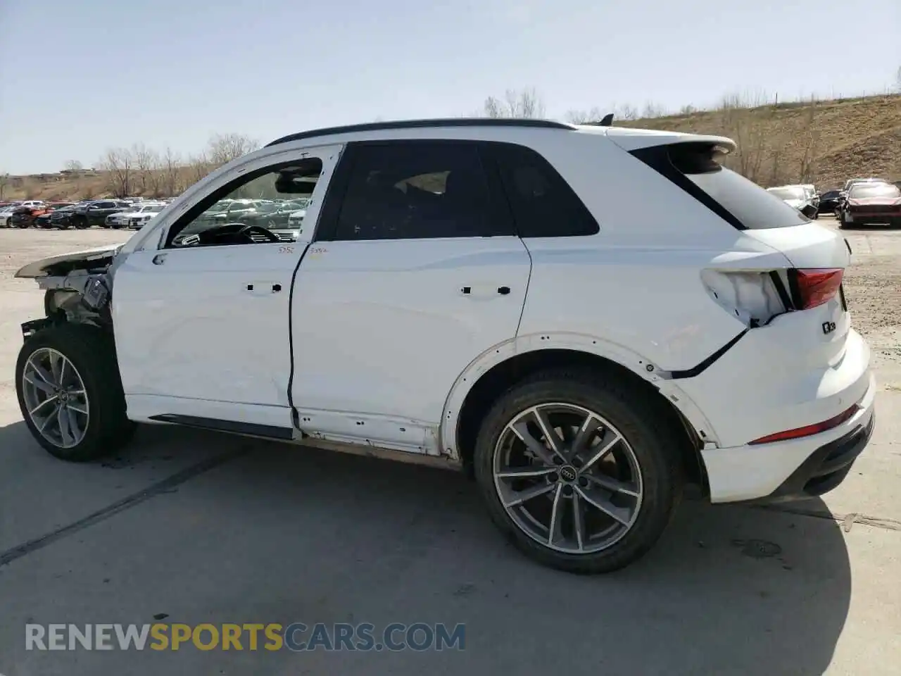 2 fotografías del automóvil dañado WA1DECF39R1050029 AUDI Q3 2024