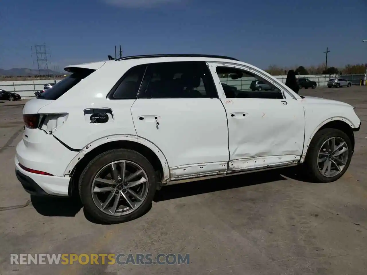 3 fotografías del automóvil dañado WA1DECF39R1050029 AUDI Q3 2024