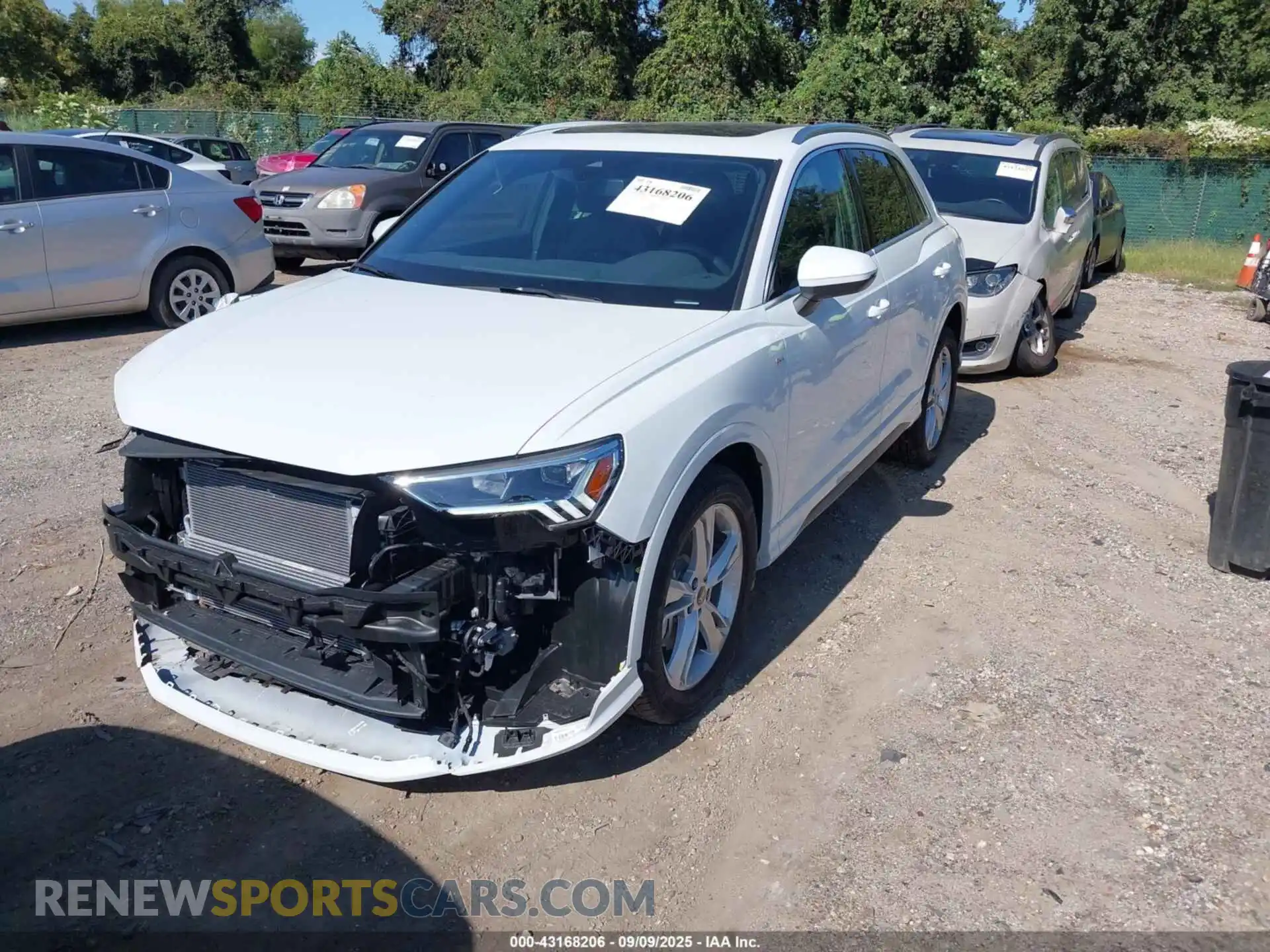 2 fotografías del automóvil dañado WA1EECF32R1123181 AUDI Q3 2024