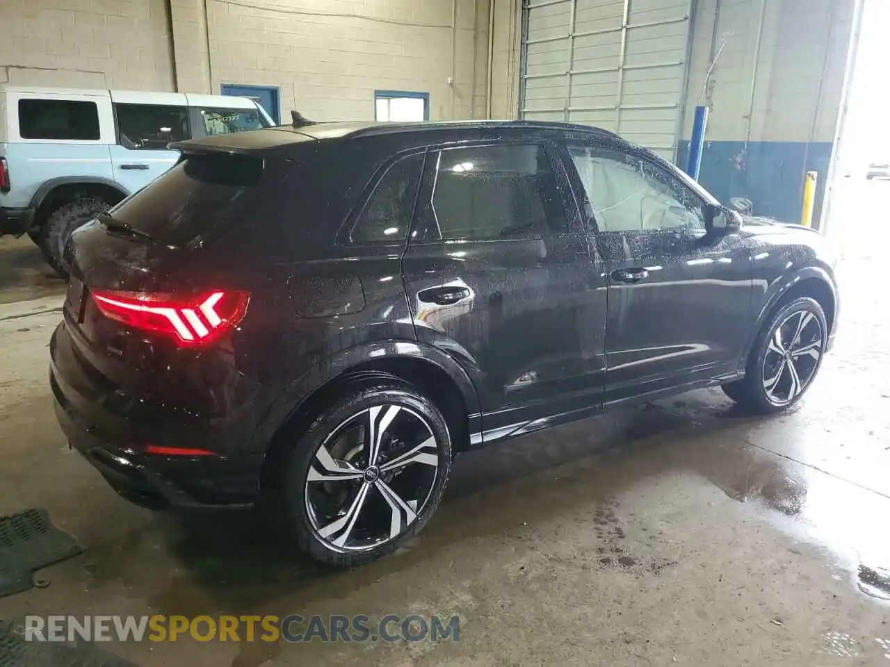 3 Photograph of a damaged car WA1EECF34R1035605 AUDI Q3 2024