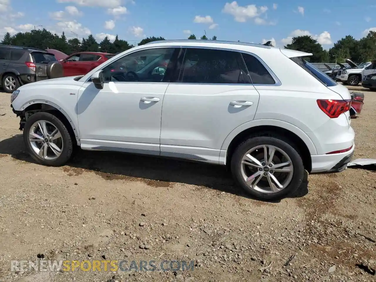 2 fotografías del automóvil dañado WA1EECF35R1027707 AUDI Q3 2024