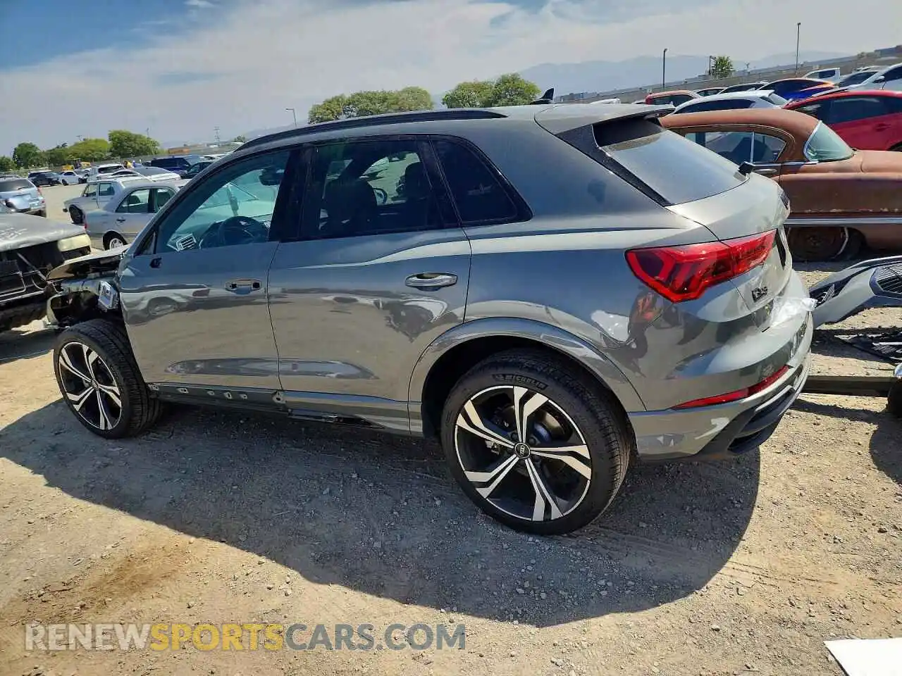 2 fotografías del automóvil dañado WA1EECF39R1021618 AUDI Q3 2024