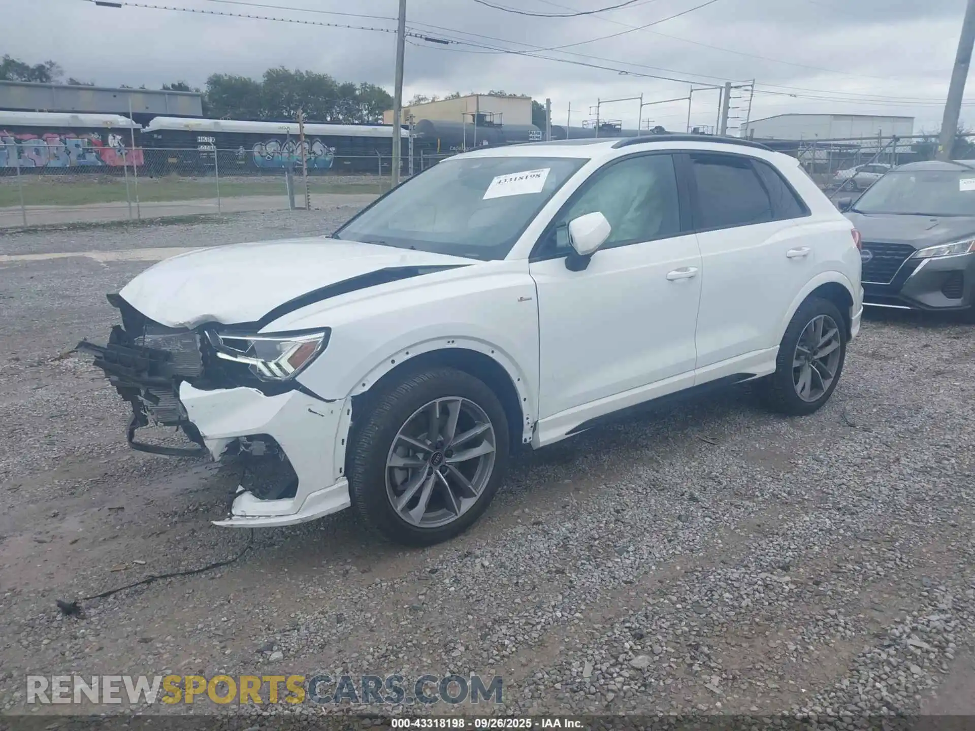 2 fotografías del automóvil dañado WA1DECF39S1018428 AUDI Q3 2025