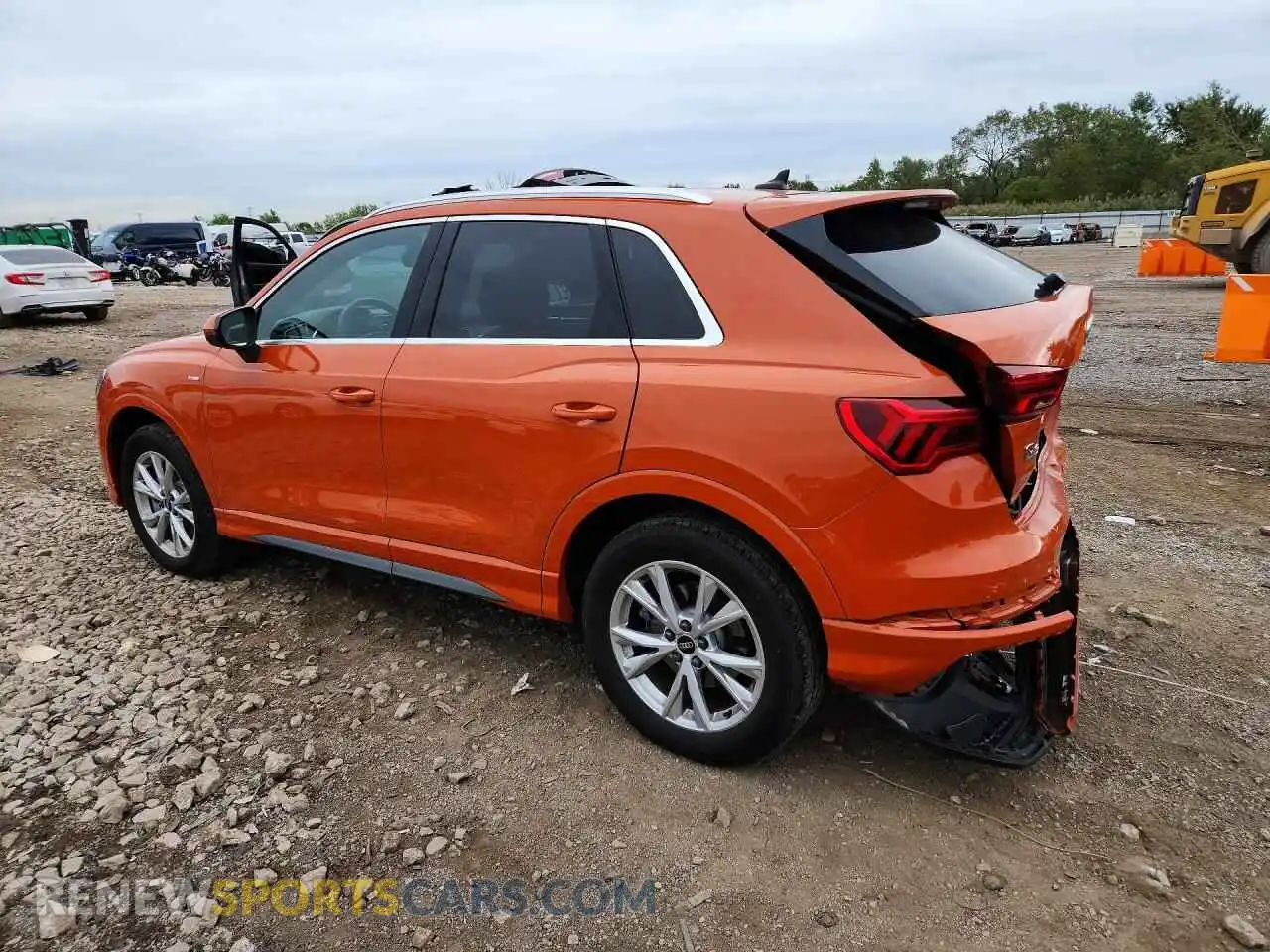 2 fotografías del automóvil dañado WA1EECF37S1098655 AUDI Q3 2025