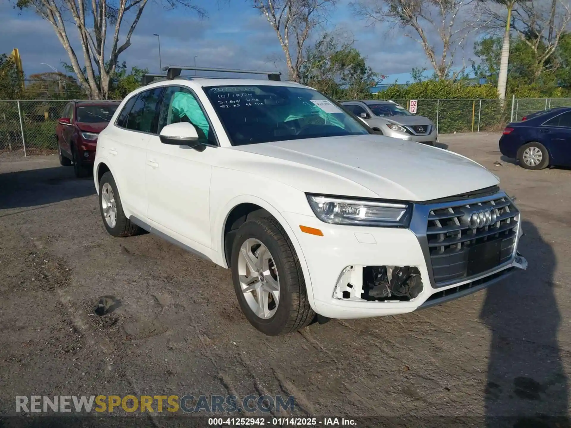 1 Photograph of a damaged car WA1ANAFY4K2094927 AUDI Q5 2019