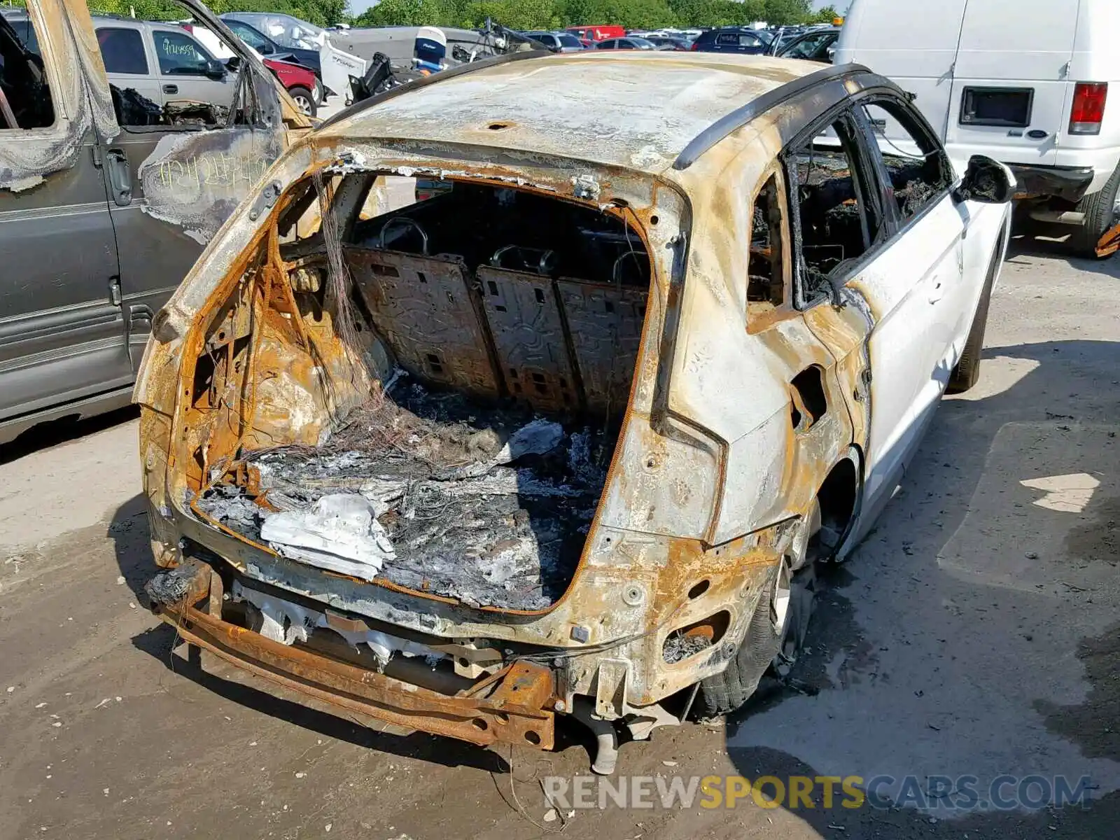 4 Photograph of a damaged car WA1ANAFYXK2107440 AUDI Q5 2019
