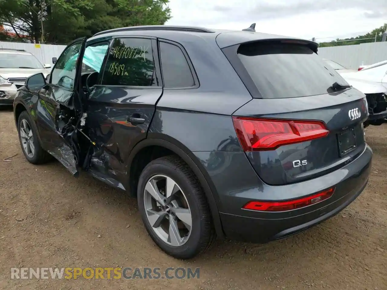 3 Photograph of a damaged car WA1ANAFY9L2076490 AUDI Q5 2020