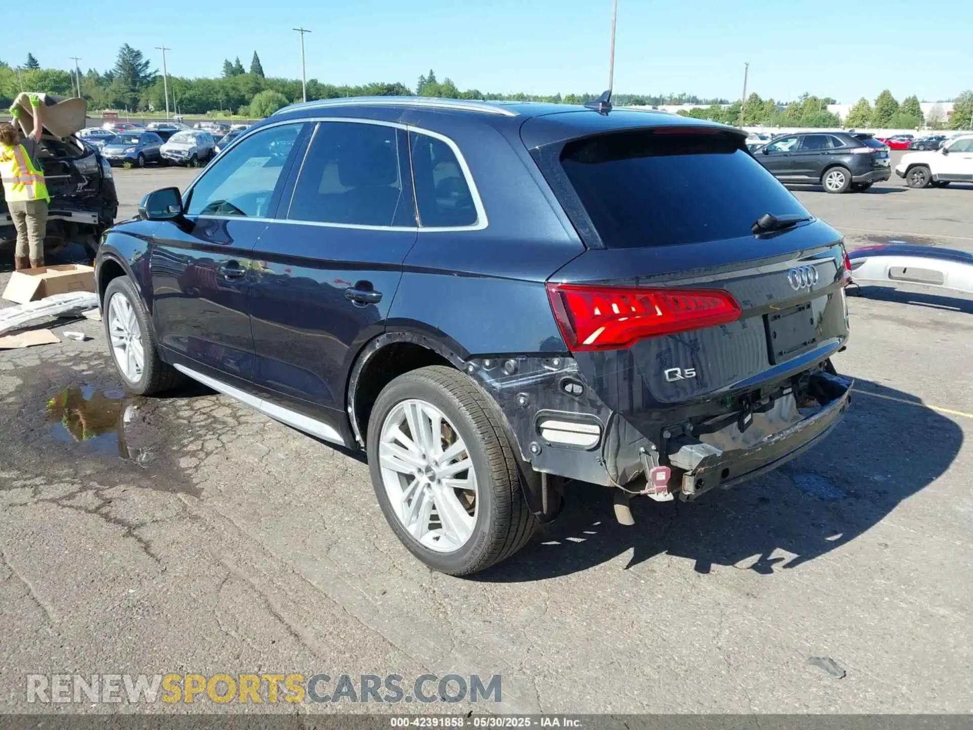 3 Photograph of a damaged car WA1BNAFY0L2020863 AUDI Q5 2020