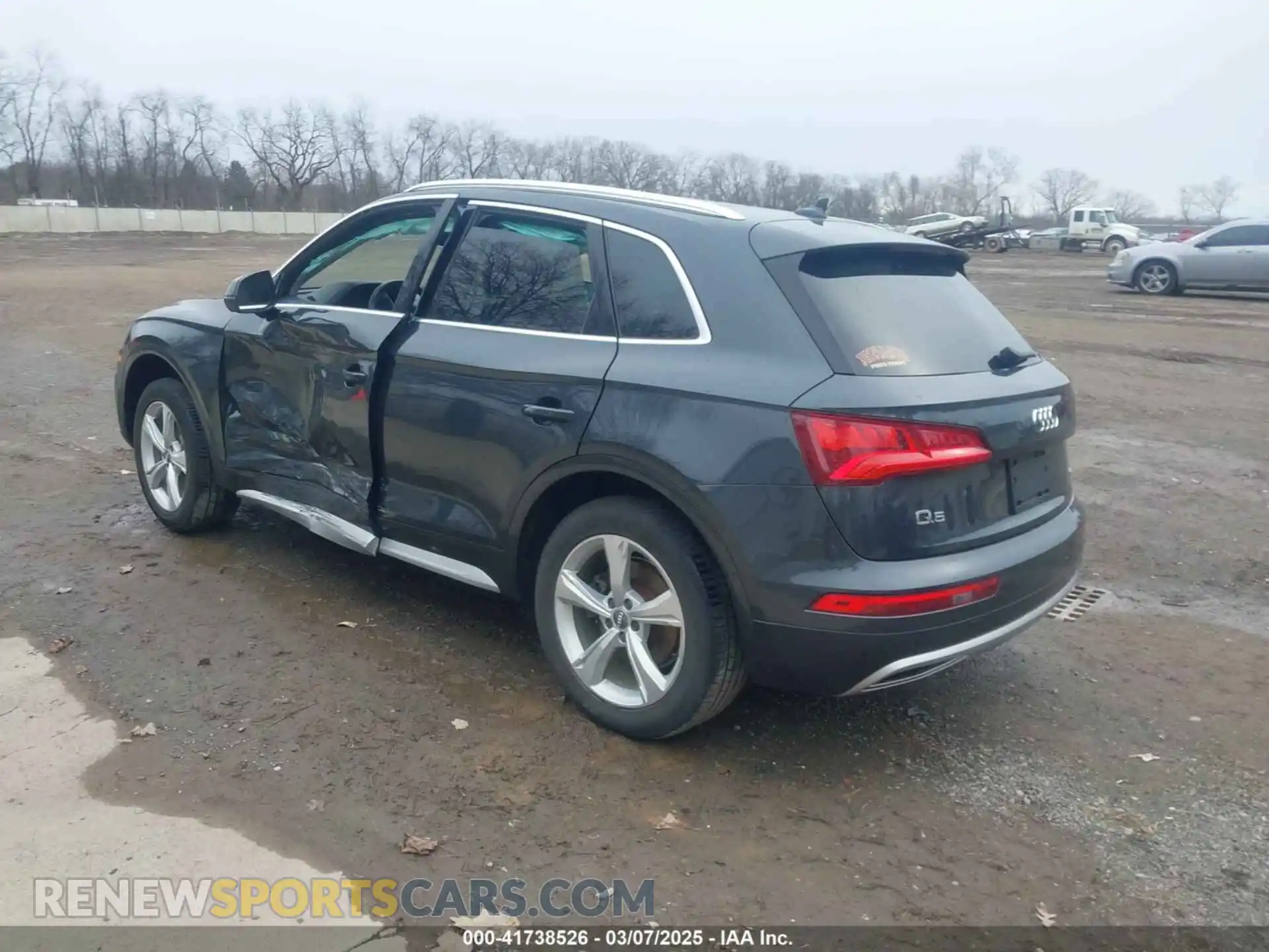 3 Photograph of a damaged car WA1BNAFY5L2010054 AUDI Q5 2020