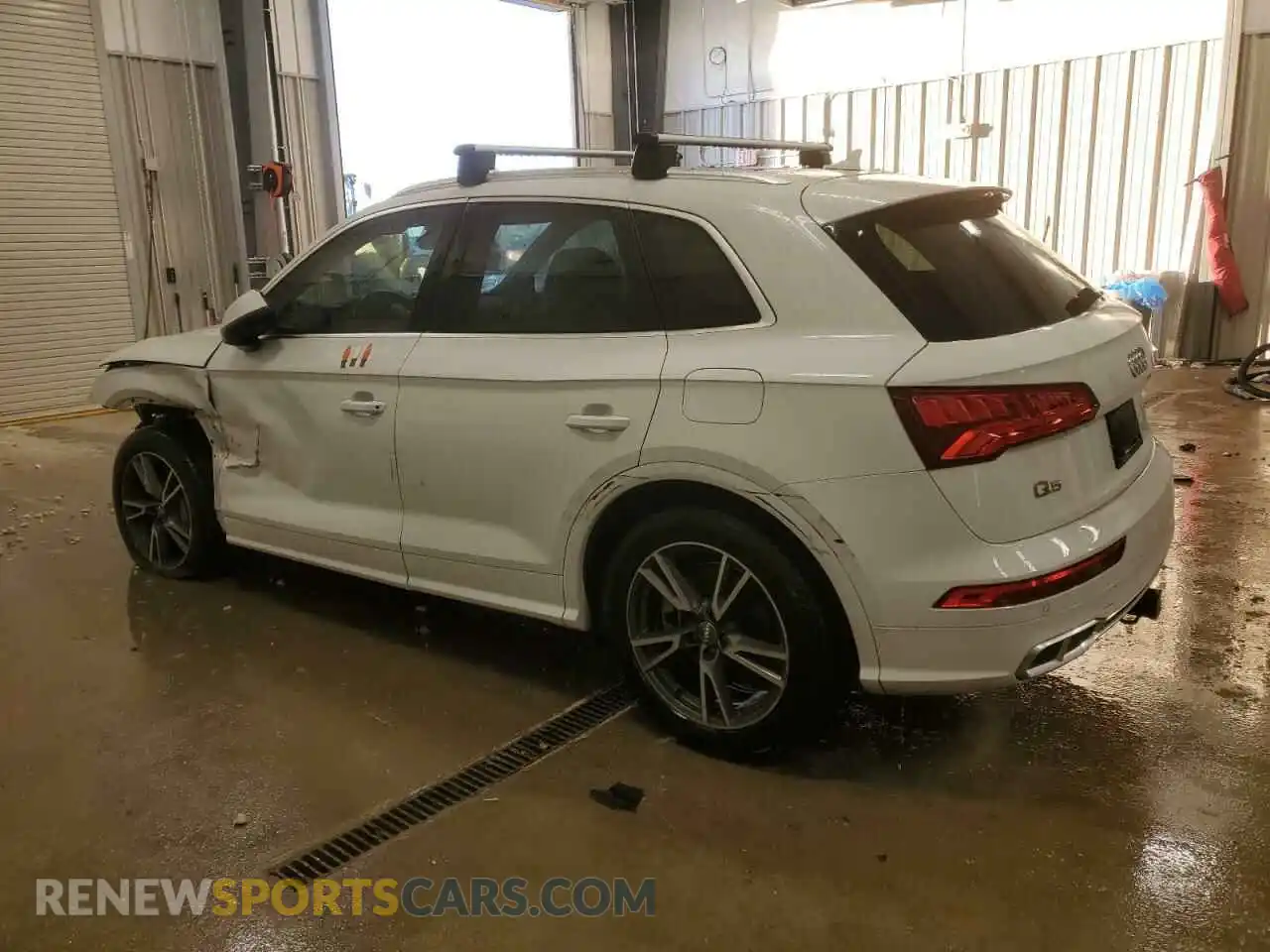 2 Photograph of a damaged car WA1E2AFY2L2080987 AUDI Q5 2020