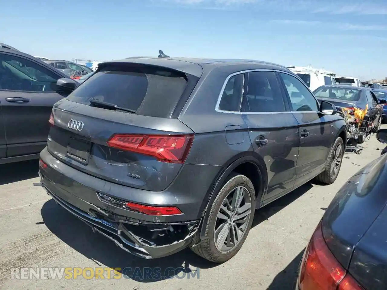 3 Photograph of a damaged car WA1E2AFY6L2068292 AUDI Q5 2020