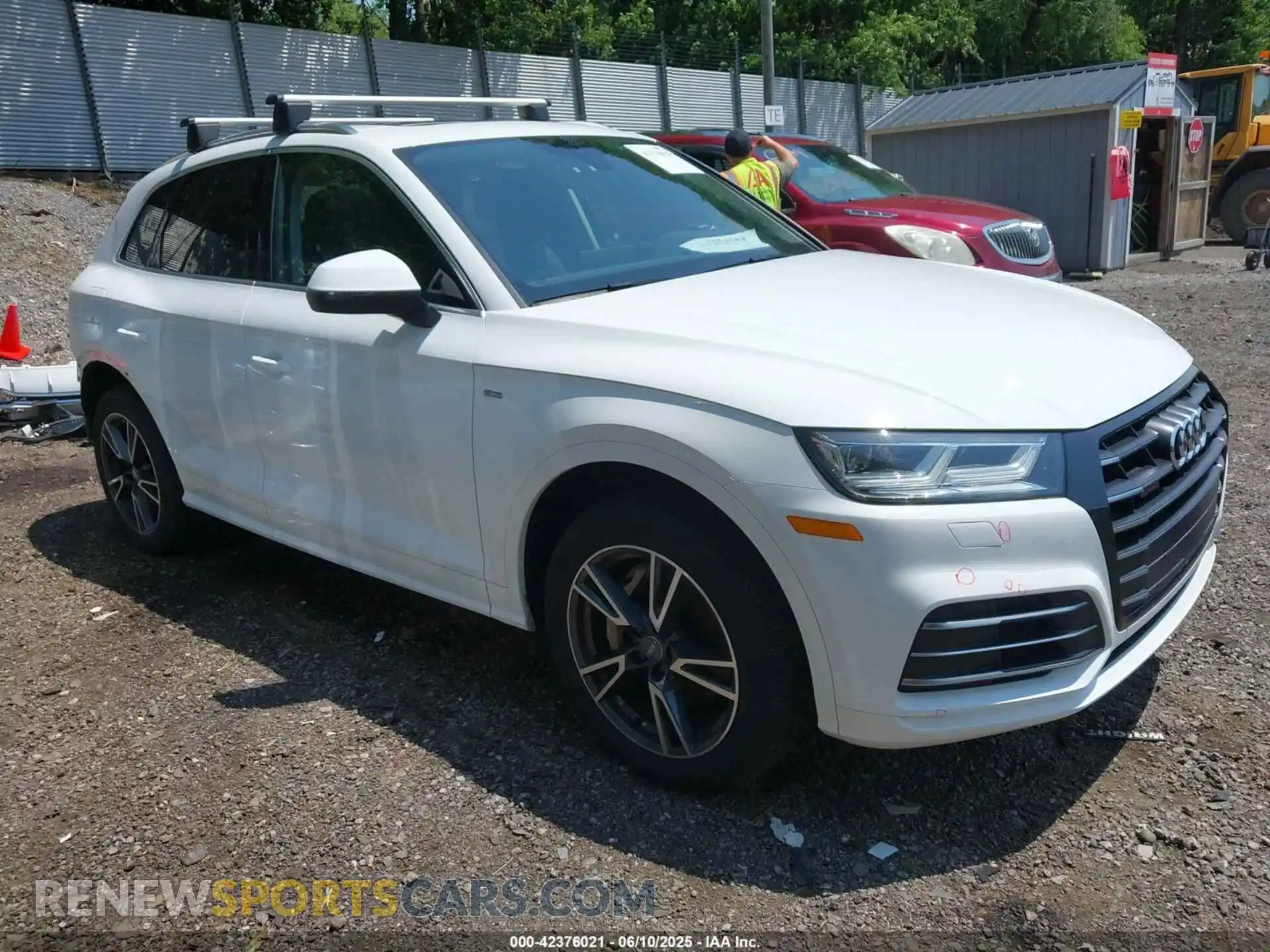 1 Photograph of a damaged car WA1E2AFY8L2049128 AUDI Q5 2020