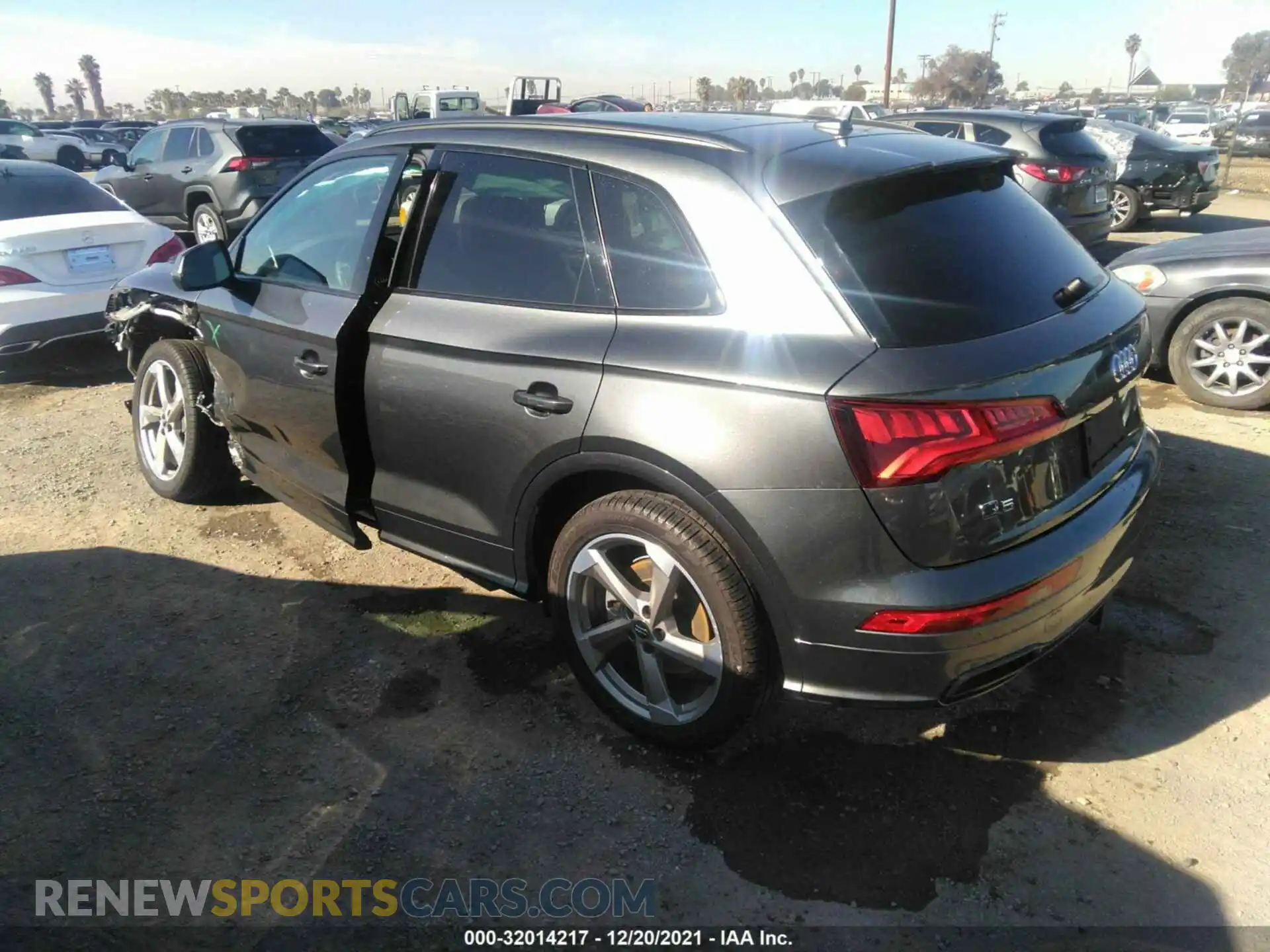3 Photograph of a damaged car WA1ENAFY0L2104694 AUDI Q5 2020