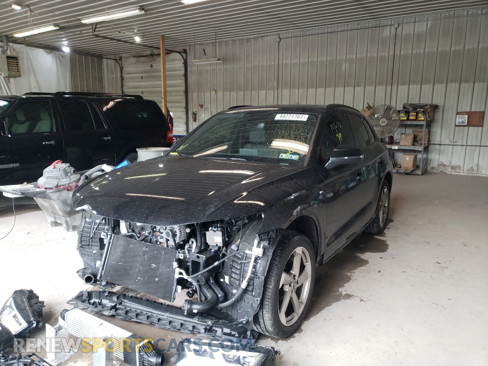 2 fotografías del automóvil dañado WA1ENAFY8L2105334 AUDI Q5 2020