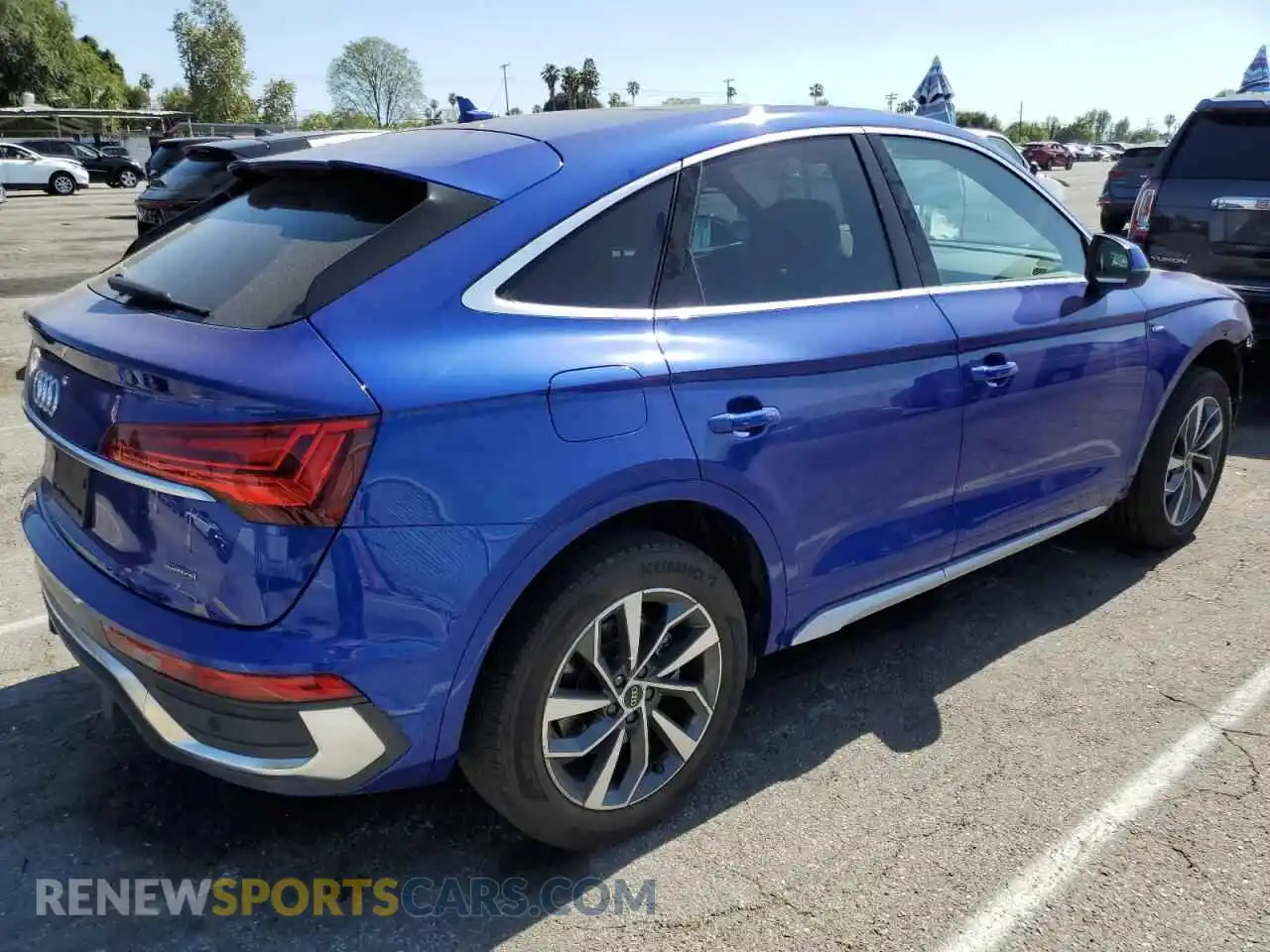 3 Photograph of a damaged car WA14AAFYXM2092451 AUDI Q5 2021