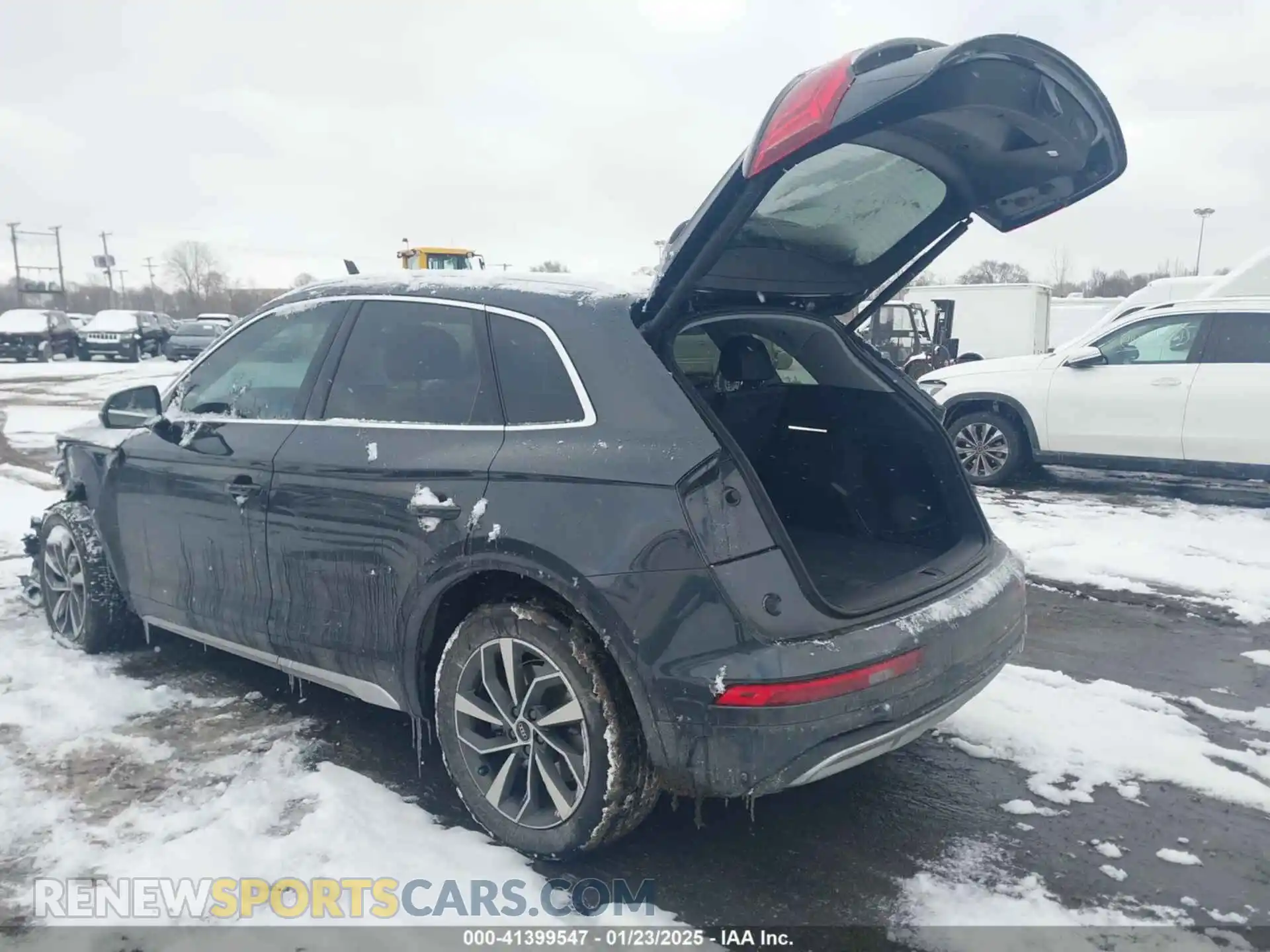 3 Photograph of a damaged car WA1AAAFY1M2101881 AUDI Q5 2021