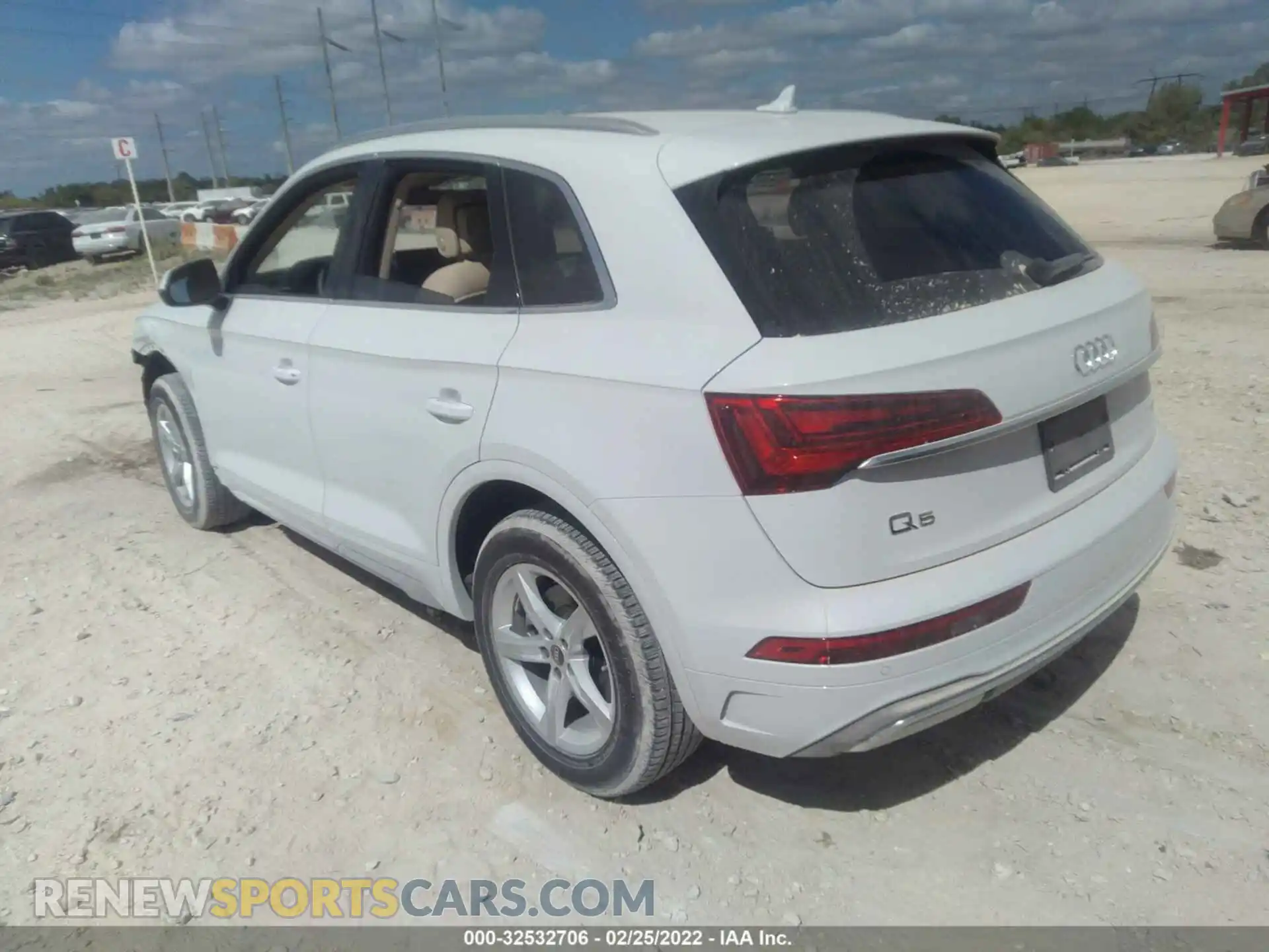 3 Photograph of a damaged car WA1AAAFY2M2132086 AUDI Q5 2021
