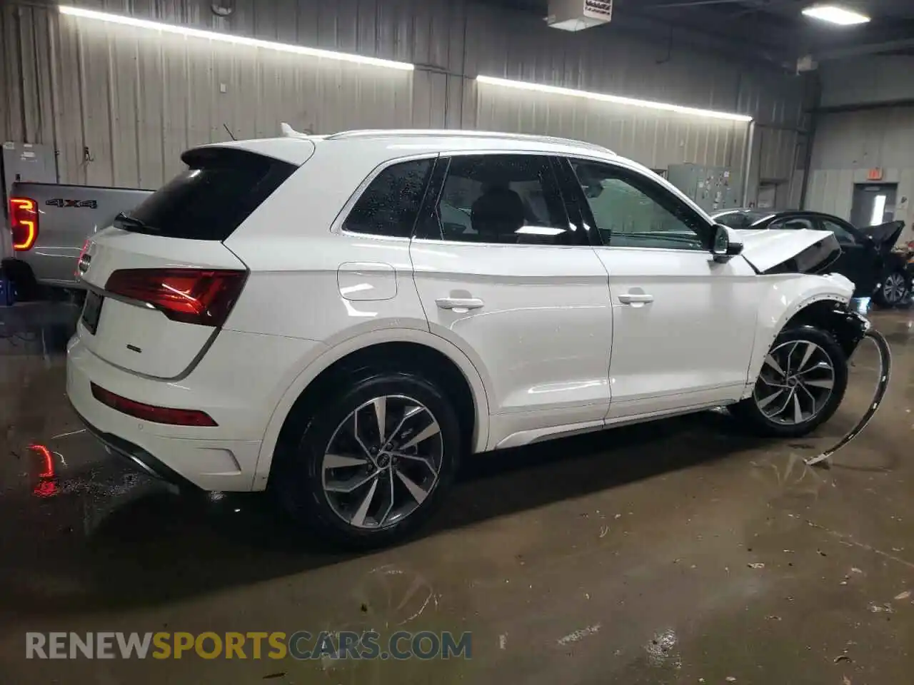 3 Photograph of a damaged car WA1AAAFY4M2002472 AUDI Q5 2021