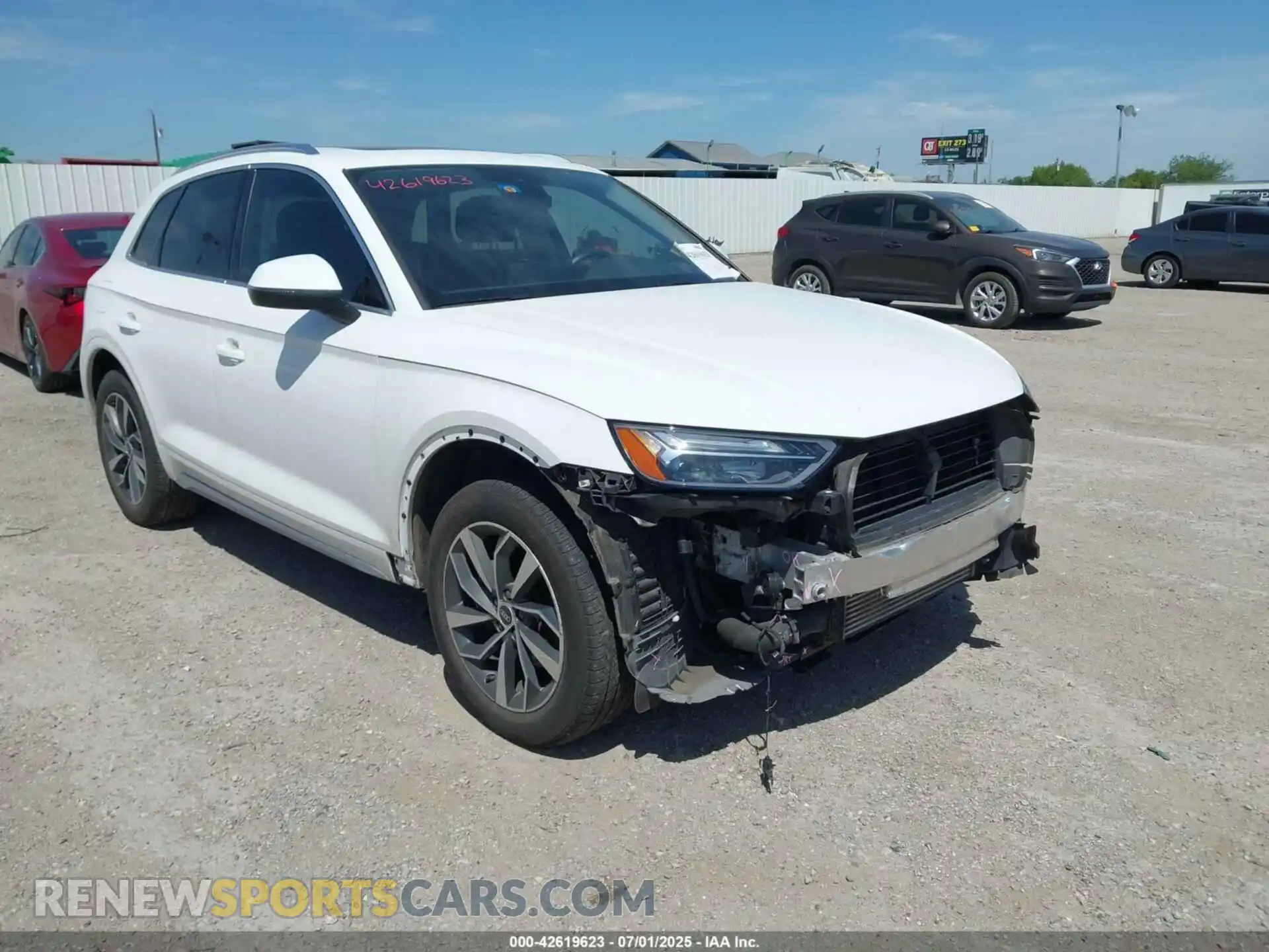 1 Photograph of a damaged car WA1AAAFY5M2004232 AUDI Q5 2021