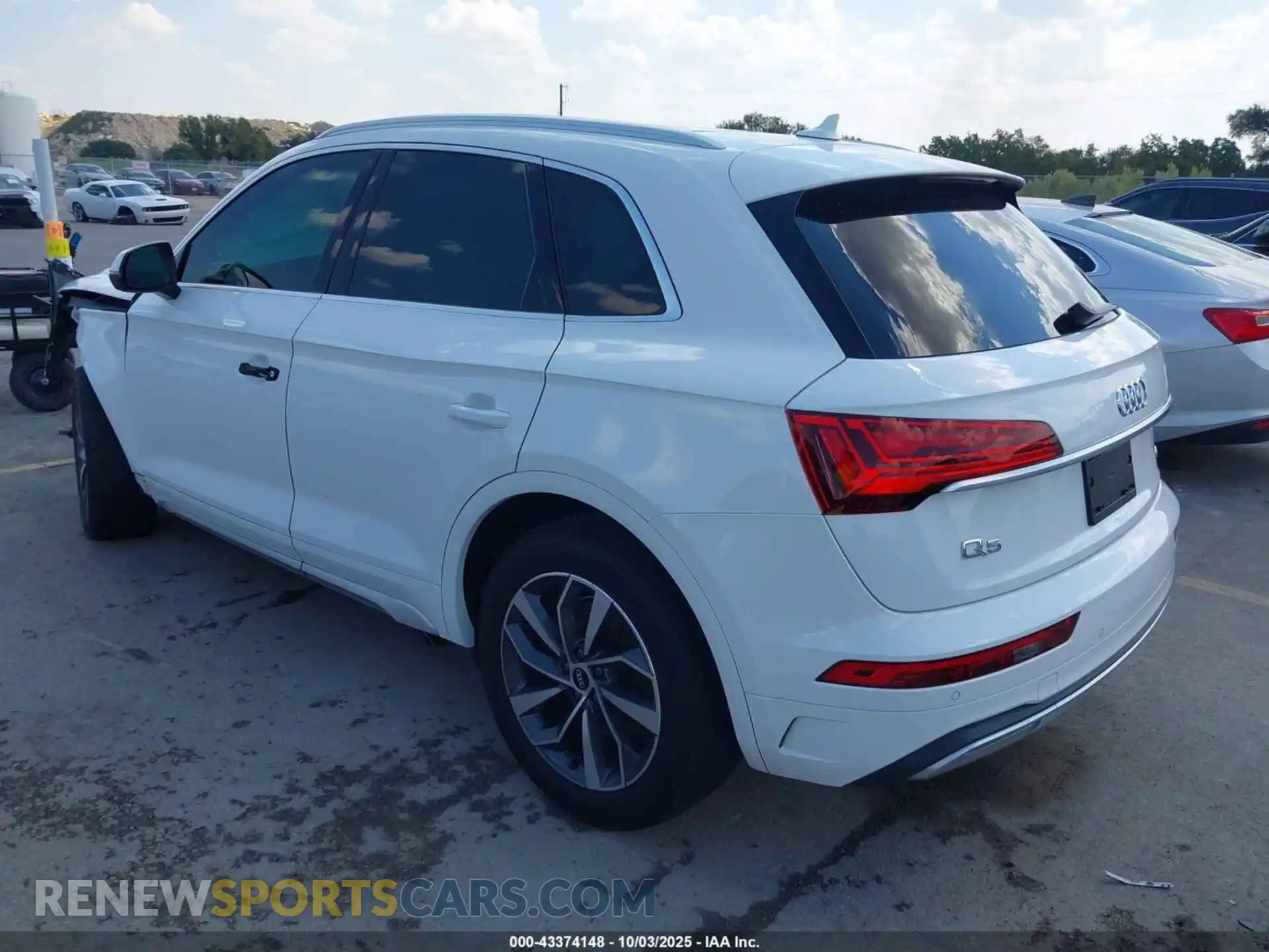 3 Photograph of a damaged car WA1AAAFYXM2049859 AUDI Q5 2021