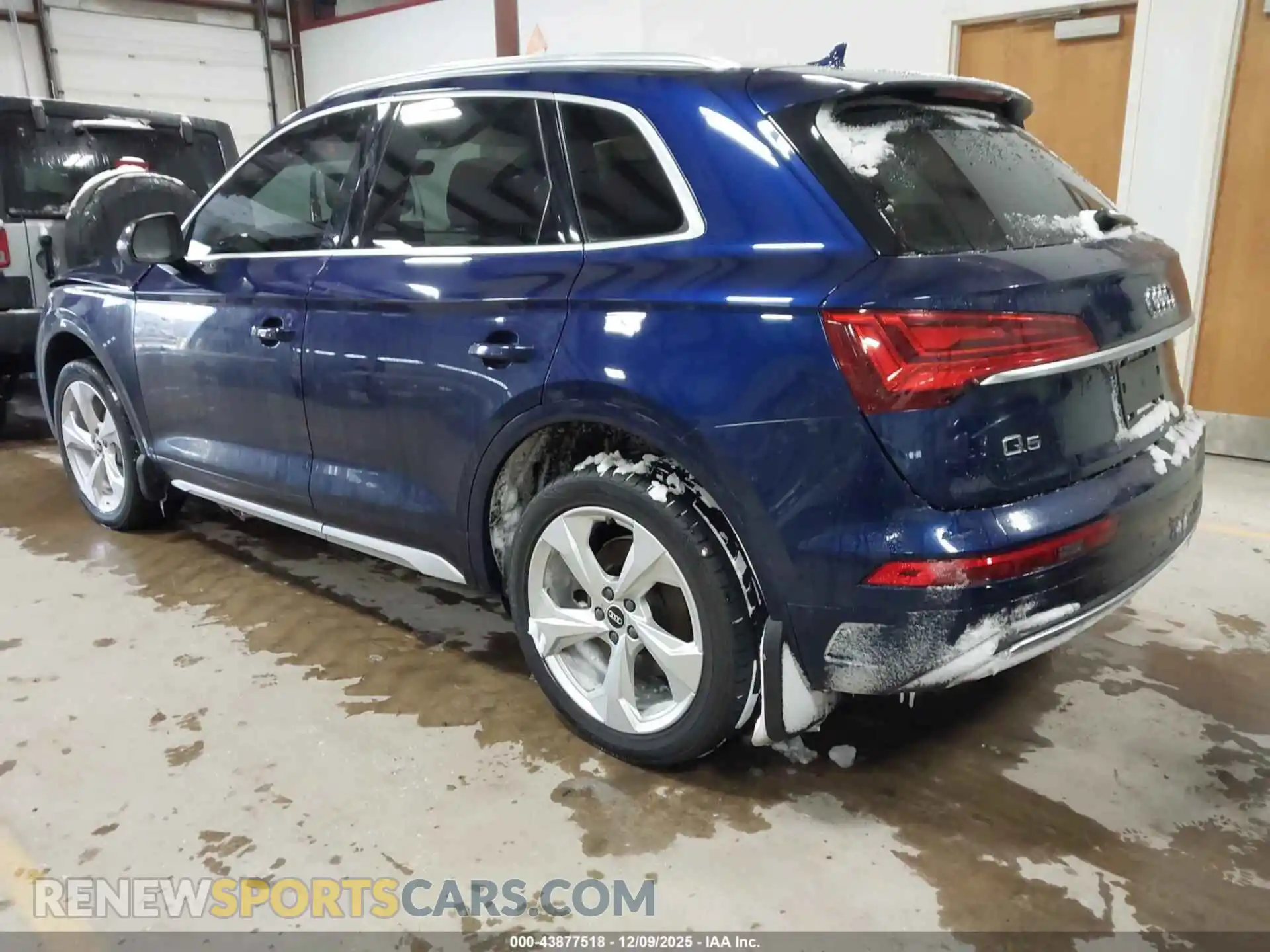 3 Photograph of a damaged car WA1BAAFY2M2013331 AUDI Q5 2021