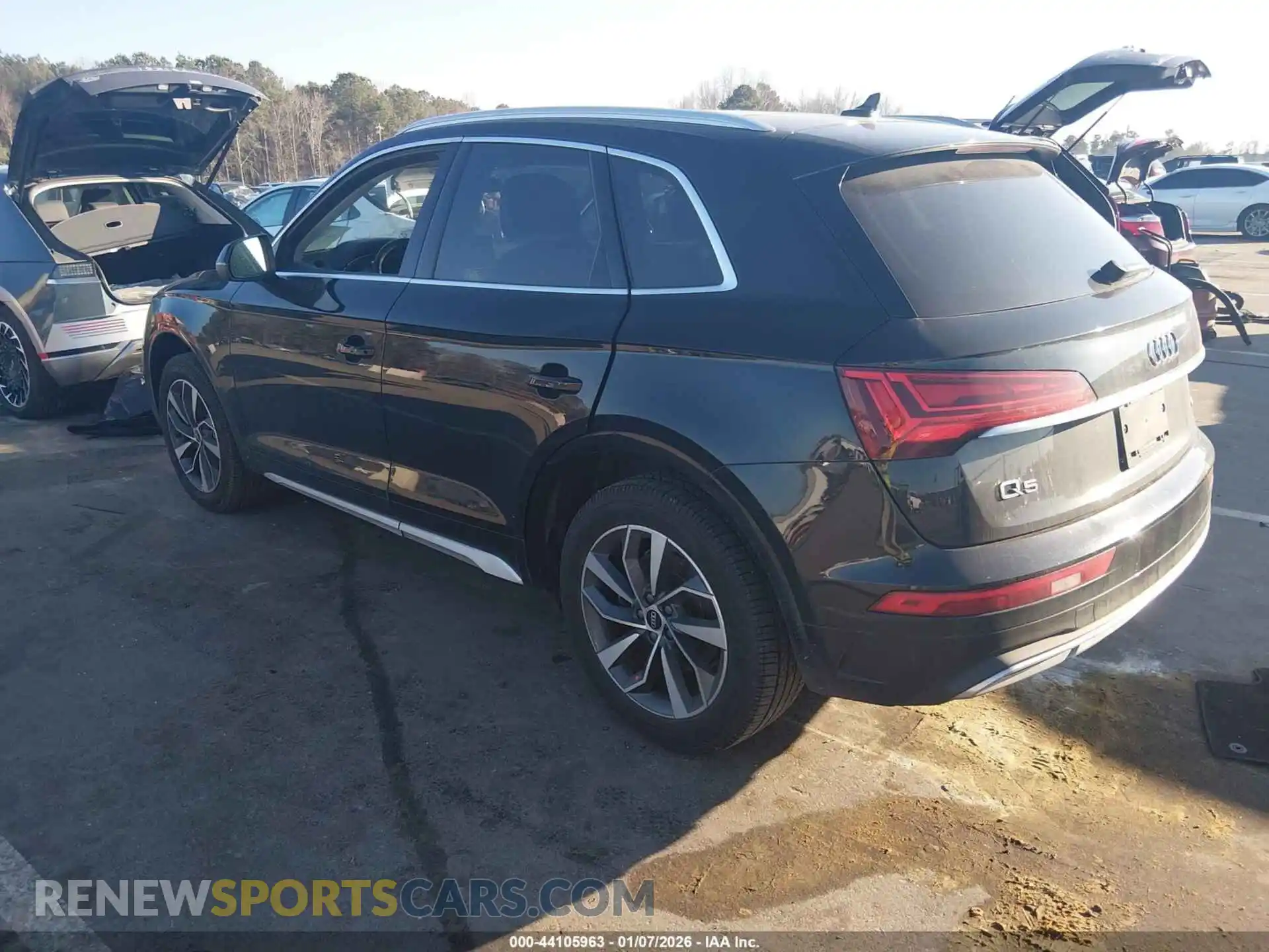 3 Photograph of a damaged car WA1BAAFY5M2015980 AUDI Q5 2021