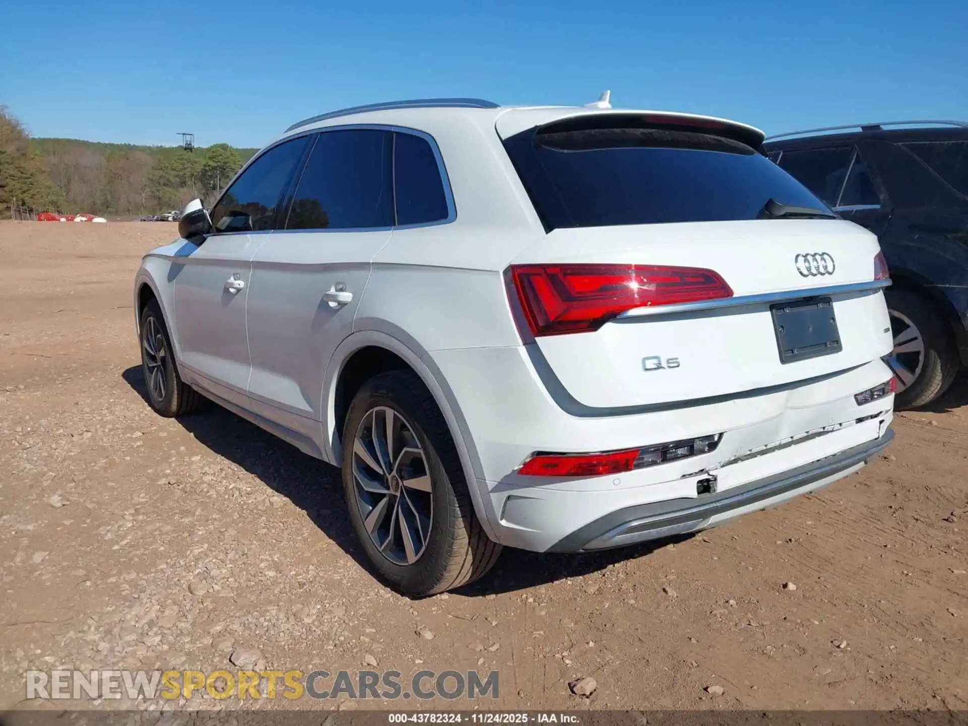 3 Photograph of a damaged car WA1BAAFY7M2060693 AUDI Q5 2021