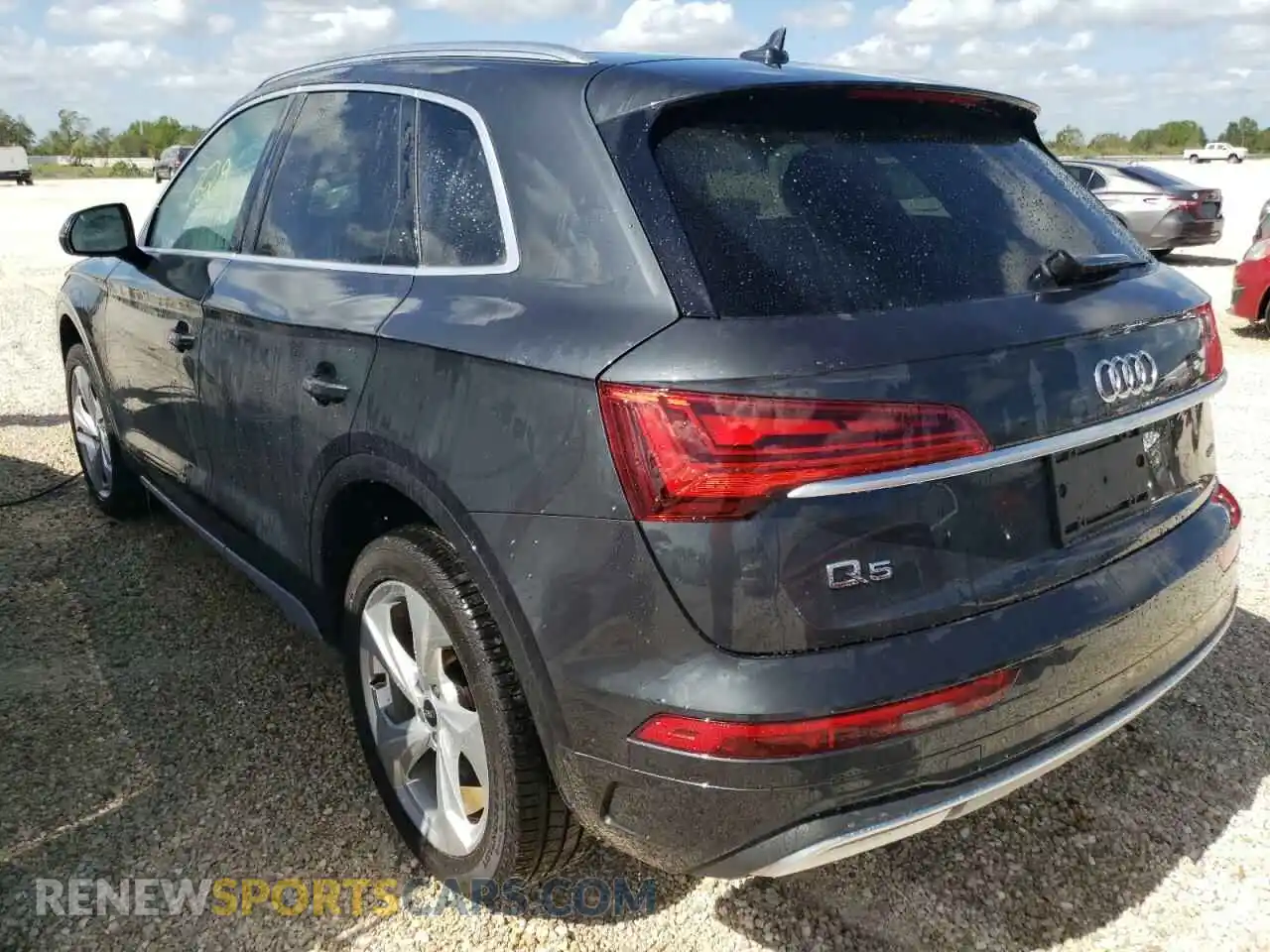 3 Photograph of a damaged car WA1BAAFY9M2060548 AUDI Q5 2021