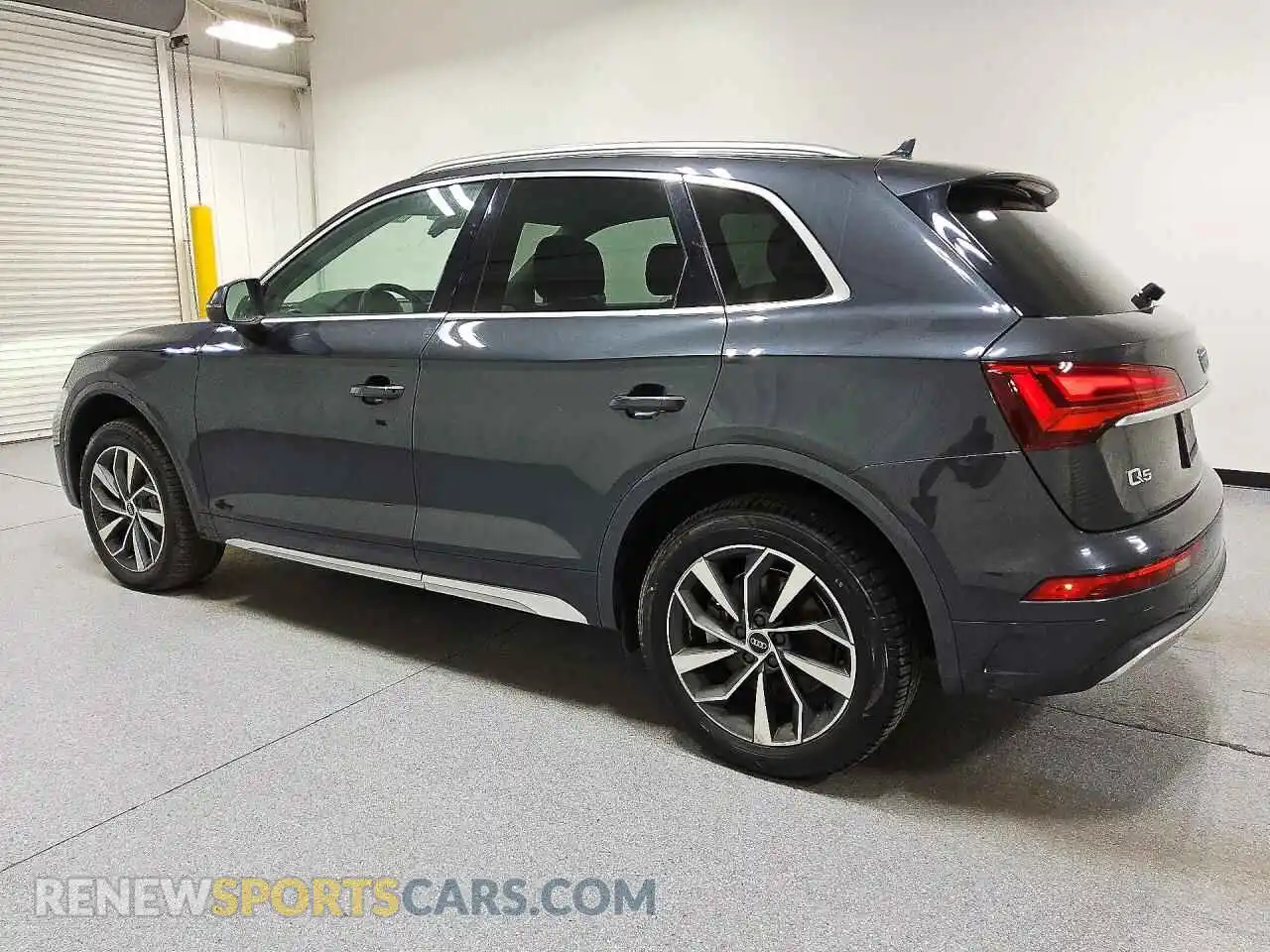 2 fotografías del automóvil dañado WA1BAAFY9M2103950 AUDI Q5 2021
