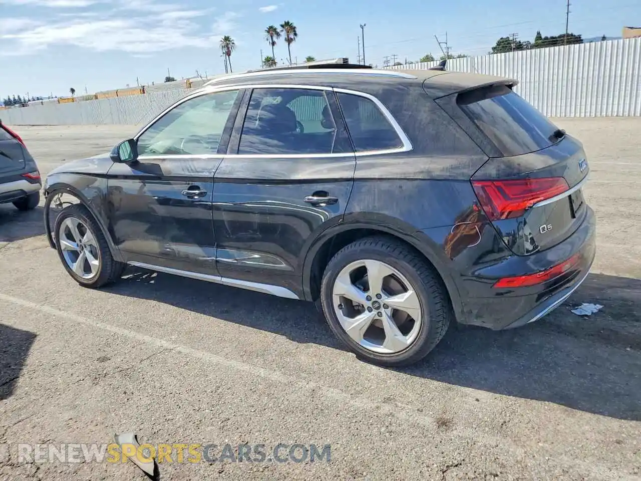 2 Фотография поврежденного автомобиля WA1BAAFYXM2063393 AUDI Q5 2021