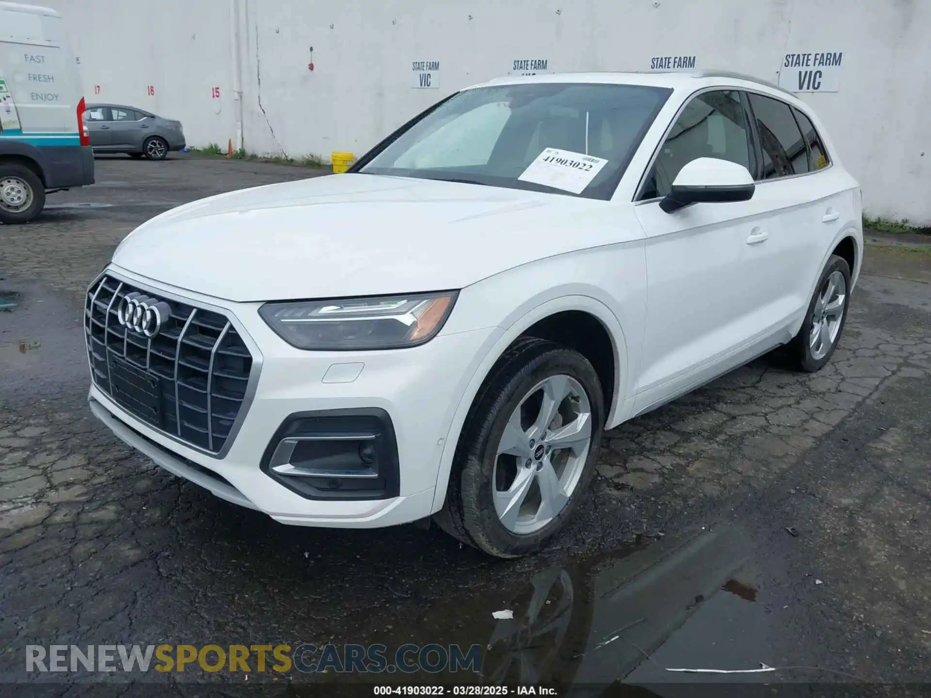 2 Photograph of a damaged car WA1CAAFY8M2099653 AUDI Q5 2021