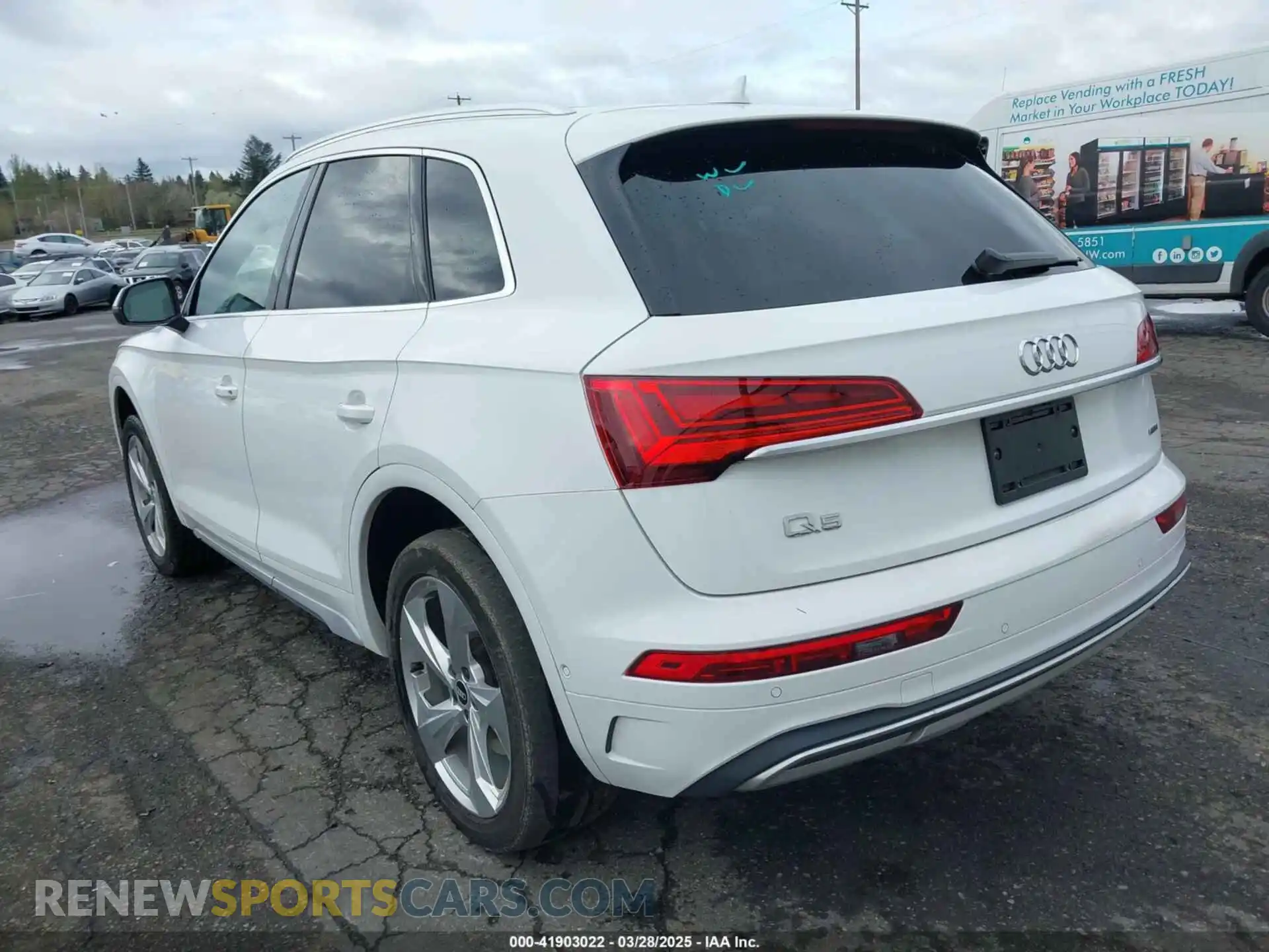 3 Photograph of a damaged car WA1CAAFY8M2099653 AUDI Q5 2021
