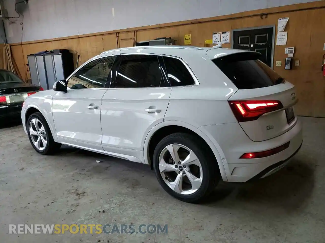 2 Photograph of a damaged car WA1CAAFY9M2013752 AUDI Q5 2021