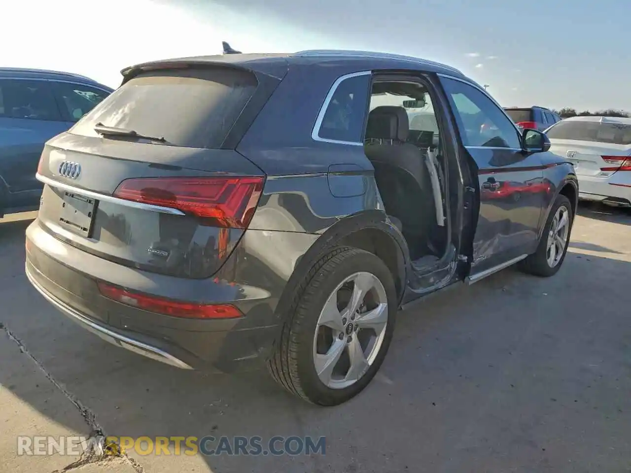 3 Photograph of a damaged car WA1CAAFYXM2023643 AUDI Q5 2021