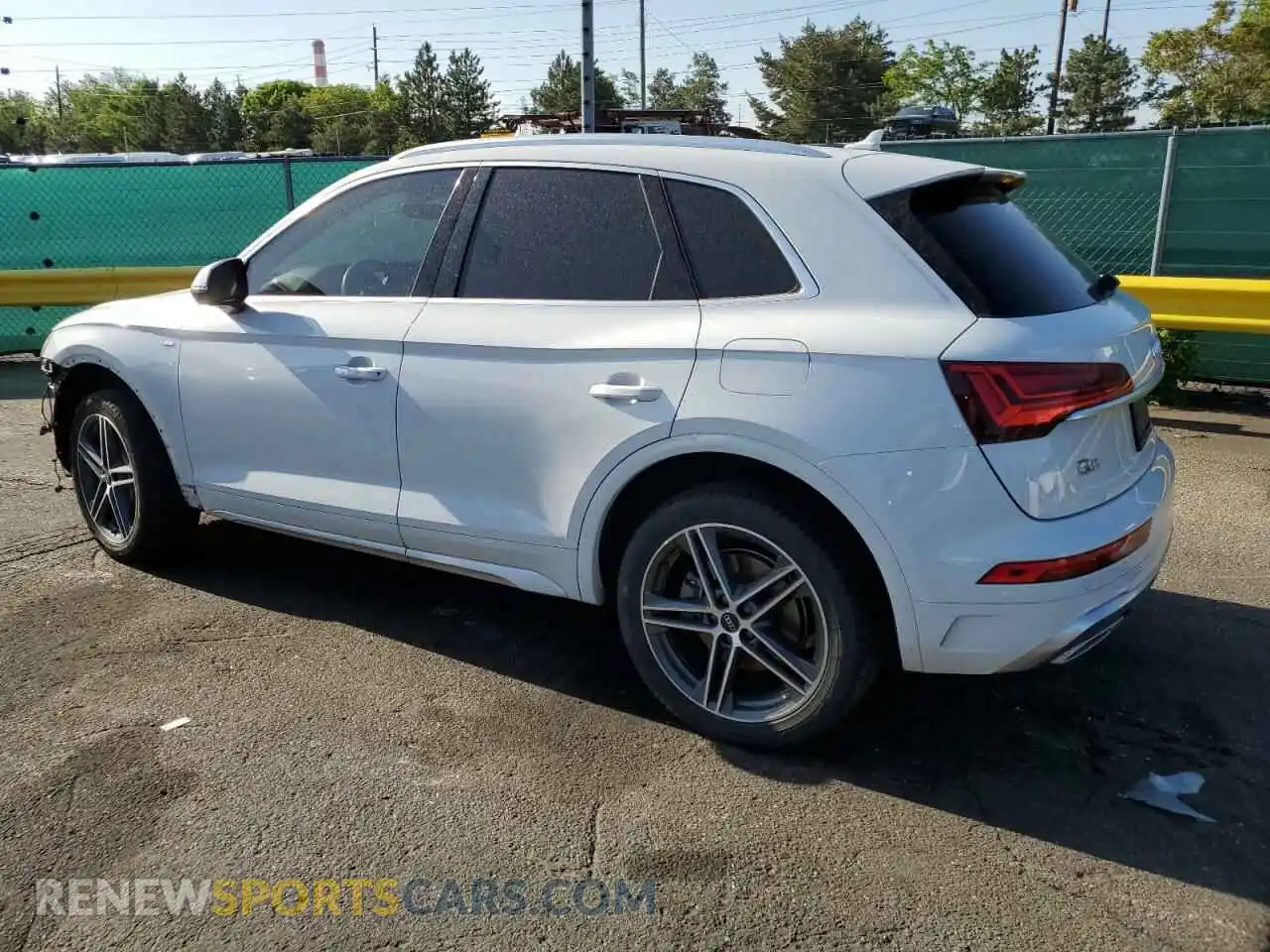 2 Photograph of a damaged car WA1E2AFY2M2082692 AUDI Q5 2021