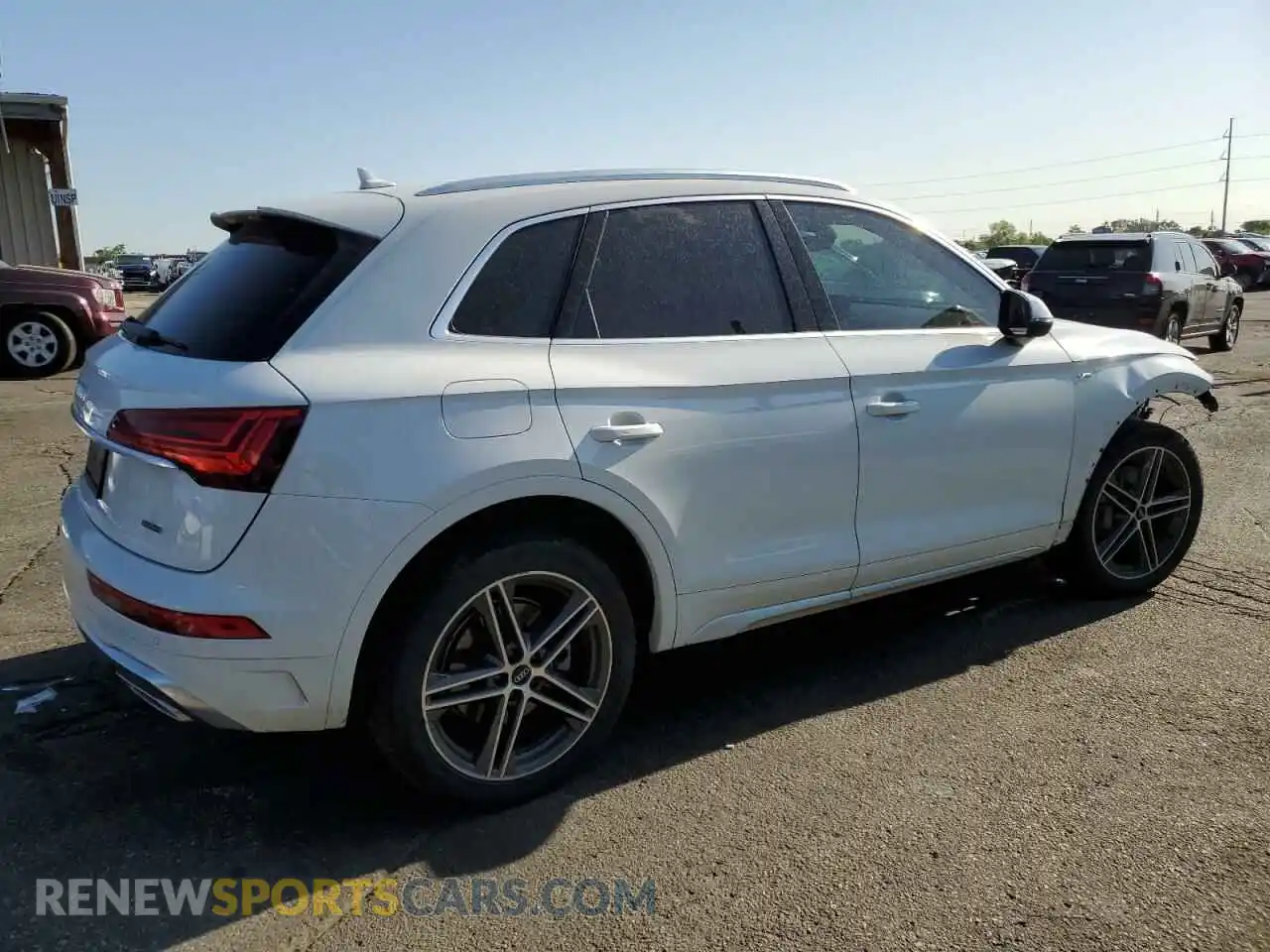 3 Photograph of a damaged car WA1E2AFY2M2082692 AUDI Q5 2021