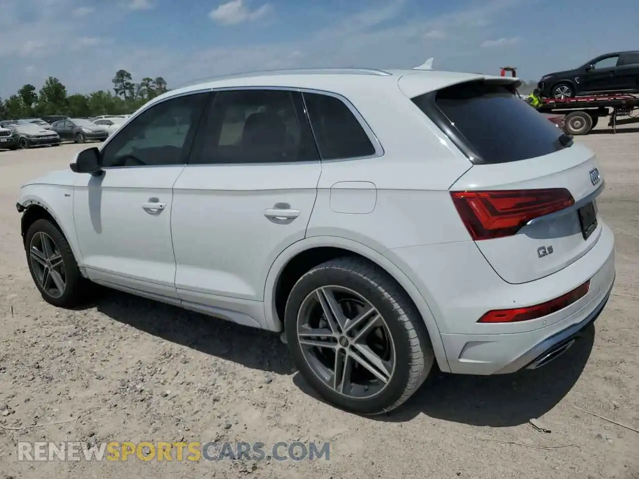 2 Photograph of a damaged car WA1E2AFY5M2033261 AUDI Q5 2021