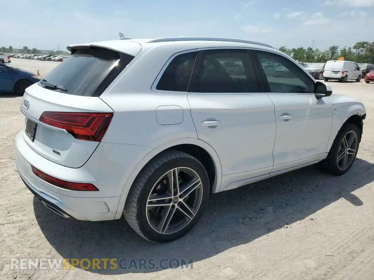 3 Photograph of a damaged car WA1E2AFY5M2033261 AUDI Q5 2021