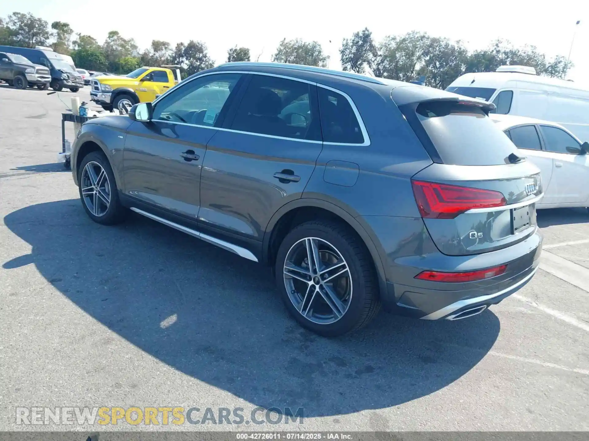 3 Photograph of a damaged car WA1E2AFY9M2044909 AUDI Q5 2021