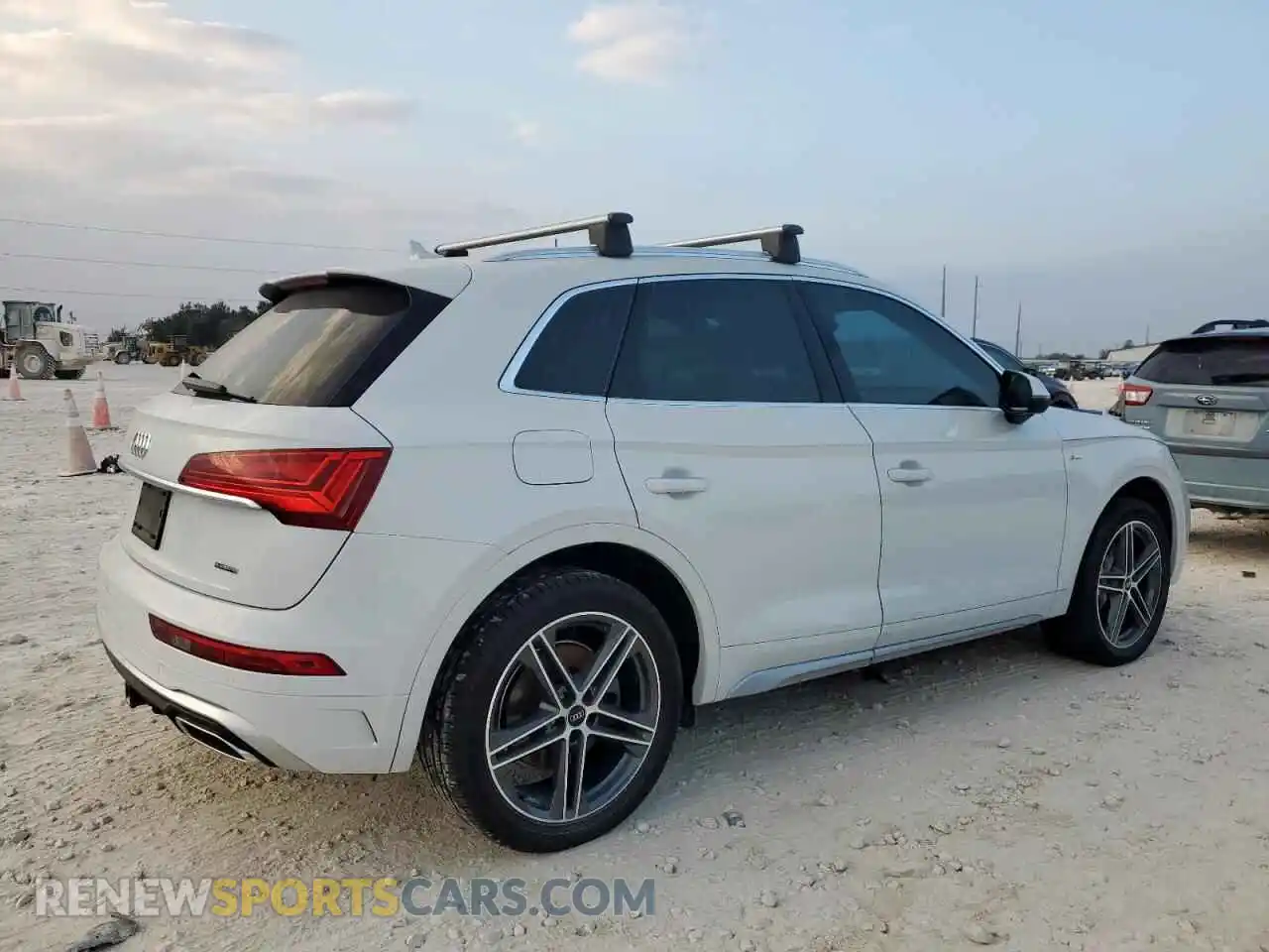 3 Photograph of a damaged car WA1E2AFY9M2063458 AUDI Q5 2021