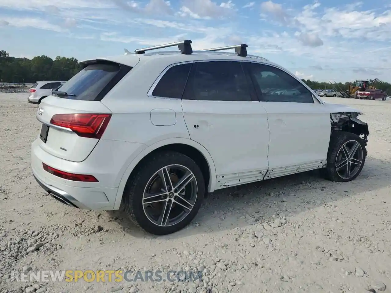 3 Photograph of a damaged car WA1E2AFY9M2128647 AUDI Q5 2021
