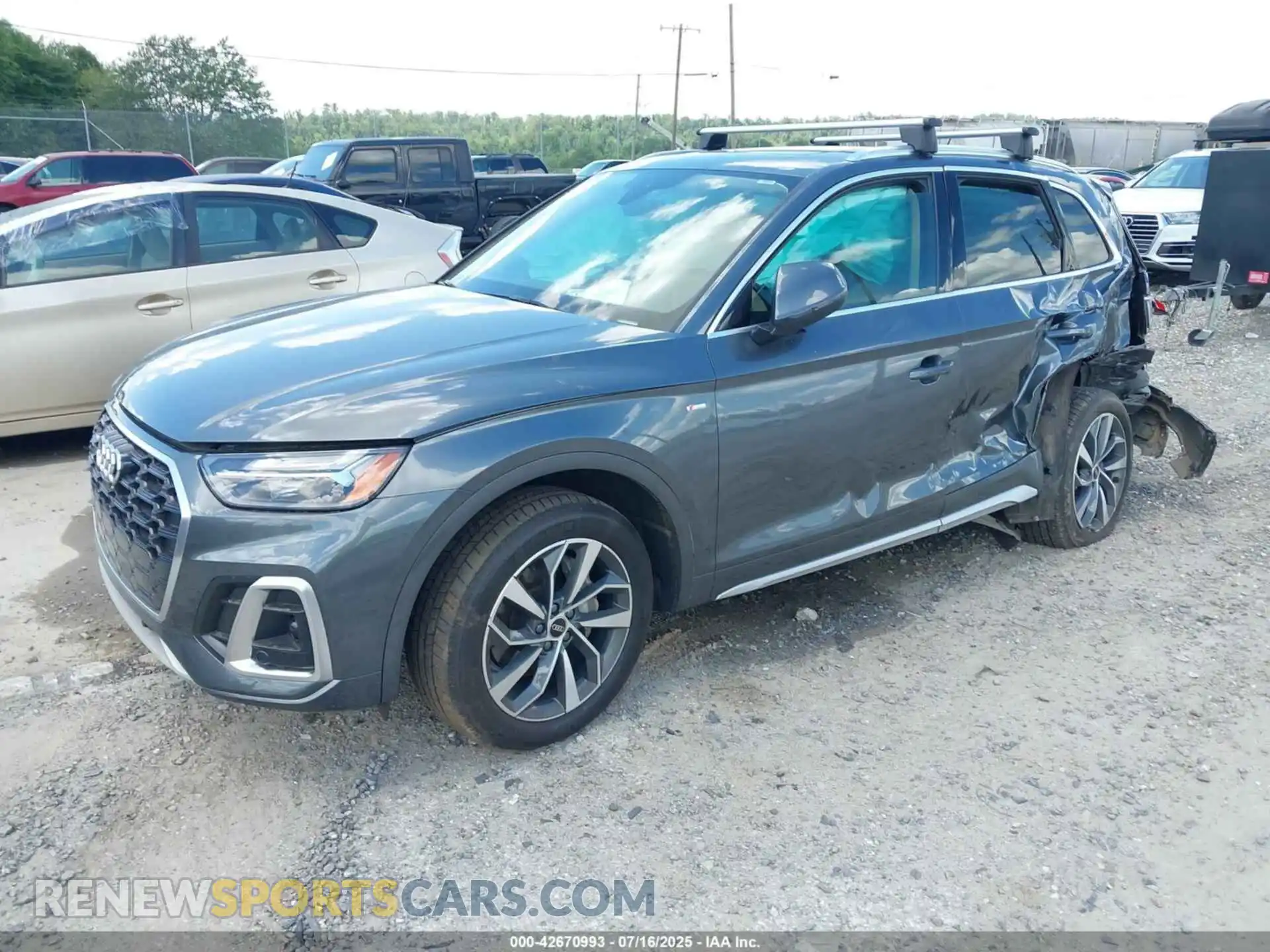 2 Photograph of a damaged car WA1EAAFY1N2076189 AUDI Q5 2022